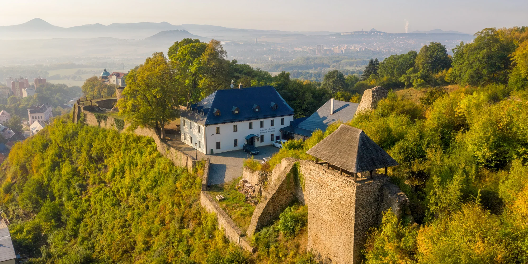 Pobyt na hradě Krupka: snídaně, vstupy do památek