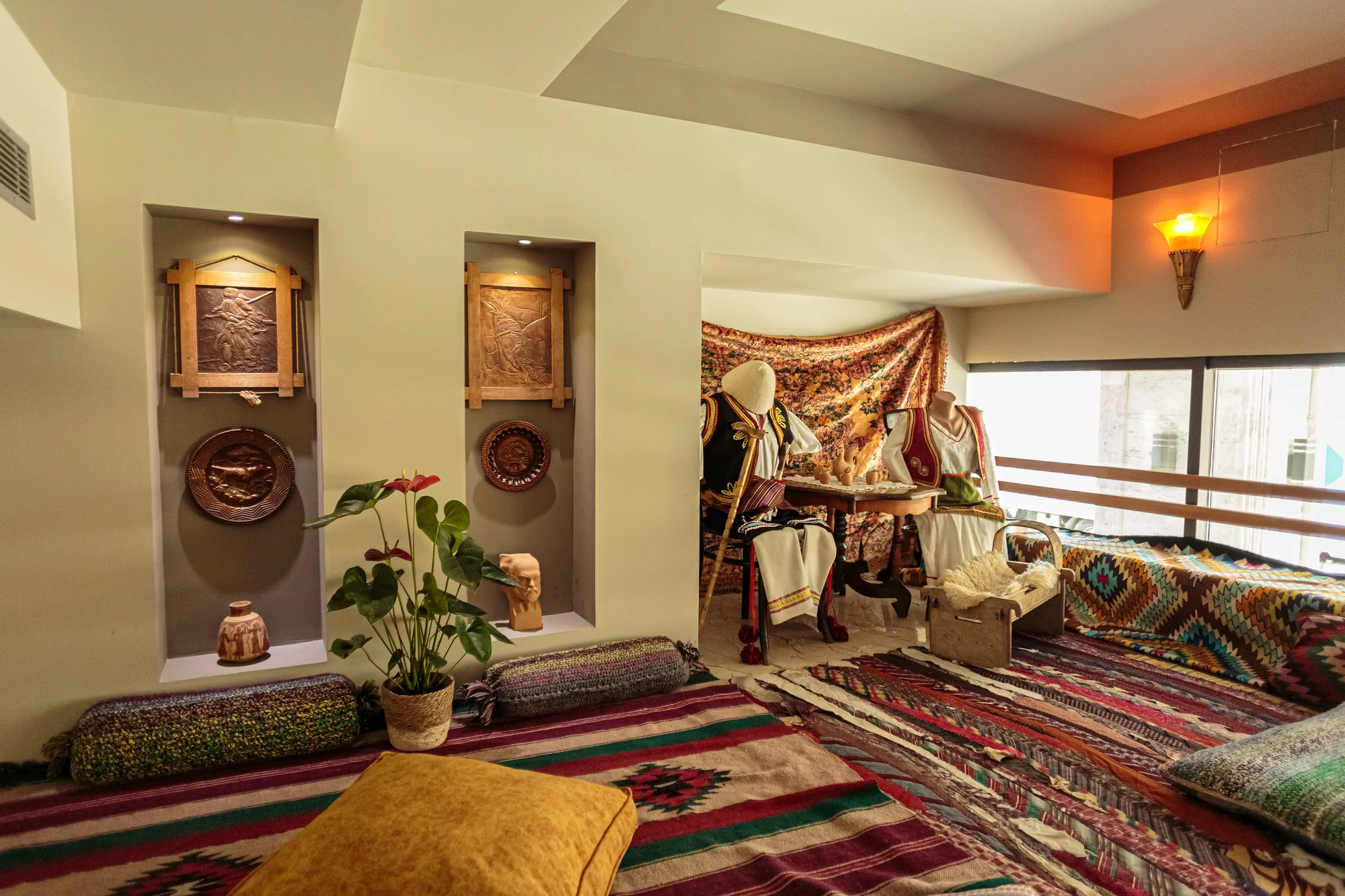 Pohoda v Albánii přímo u moře: 4* hotel s venkovním bazénem, snídaně či polopenze