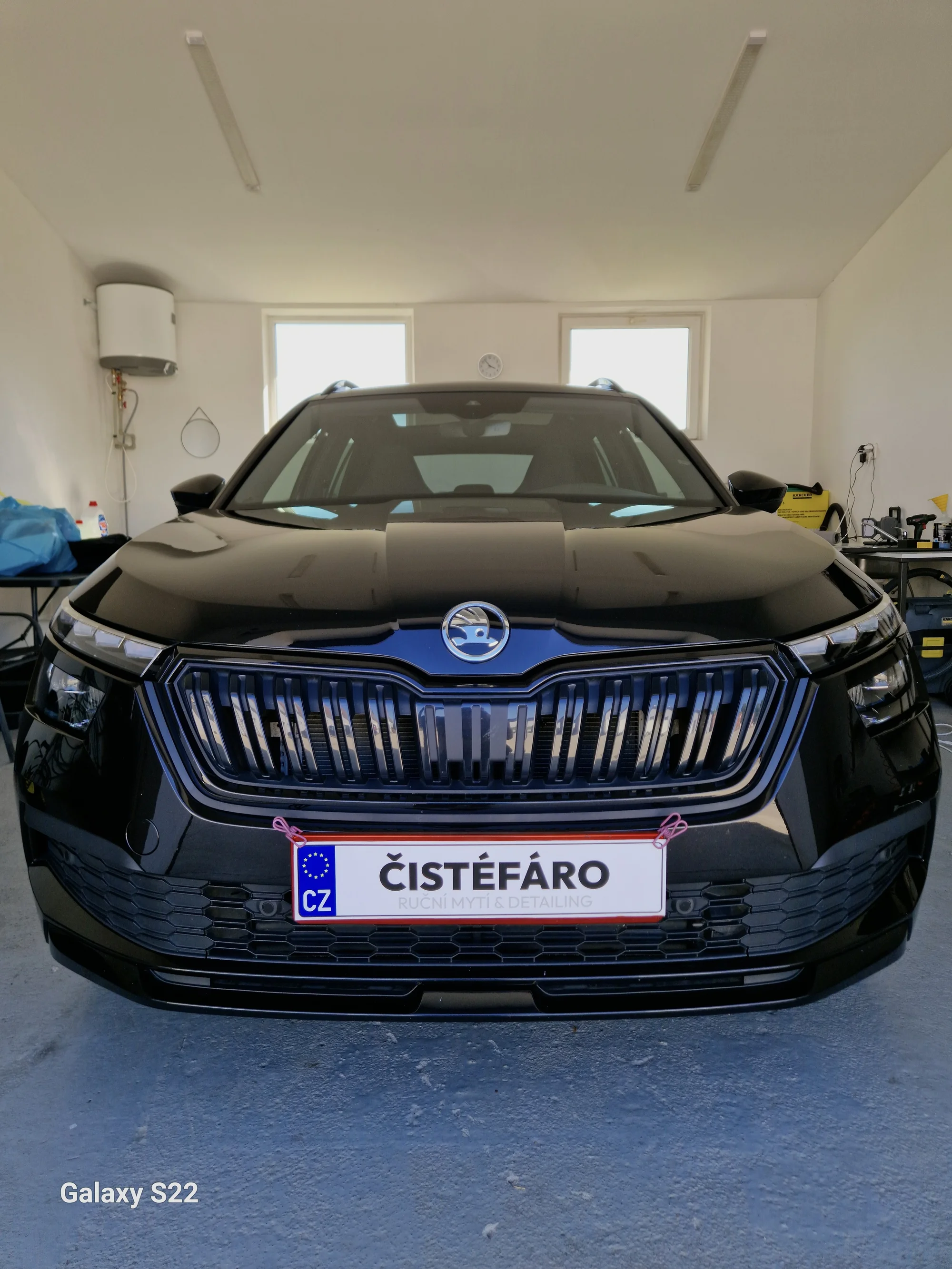 Čištění interiéru nebo exteriéru auta, kompletní balíčky i tepování sedaček