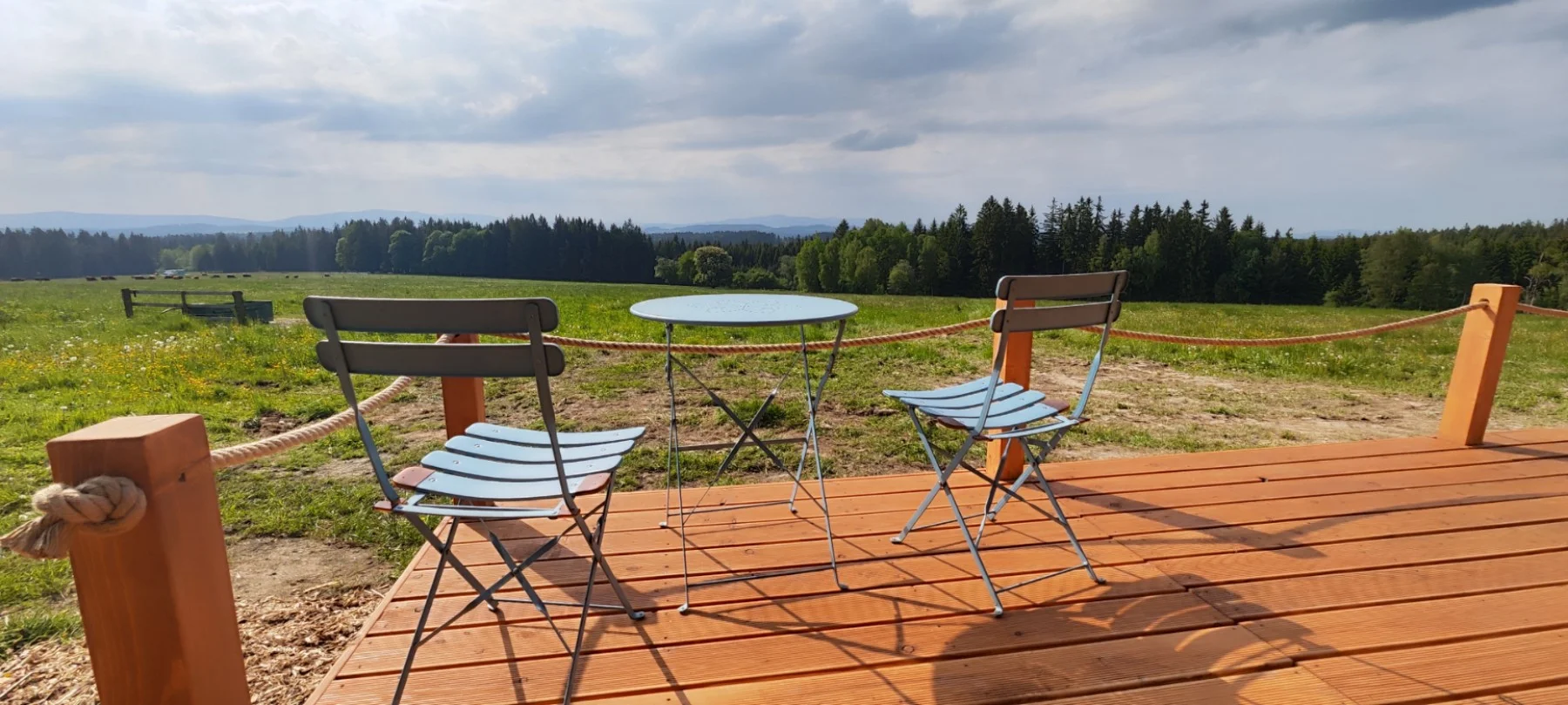 Schovejte se před ruchem měst: krásný tiny house na samotě nedaleko Lipna