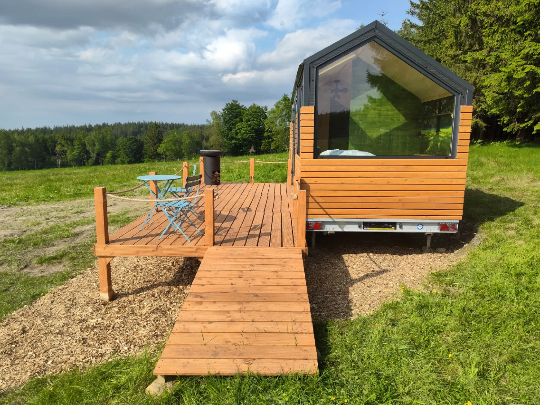 Schovejte se před ruchem měst: krásný tiny house na samotě nedaleko Lipna