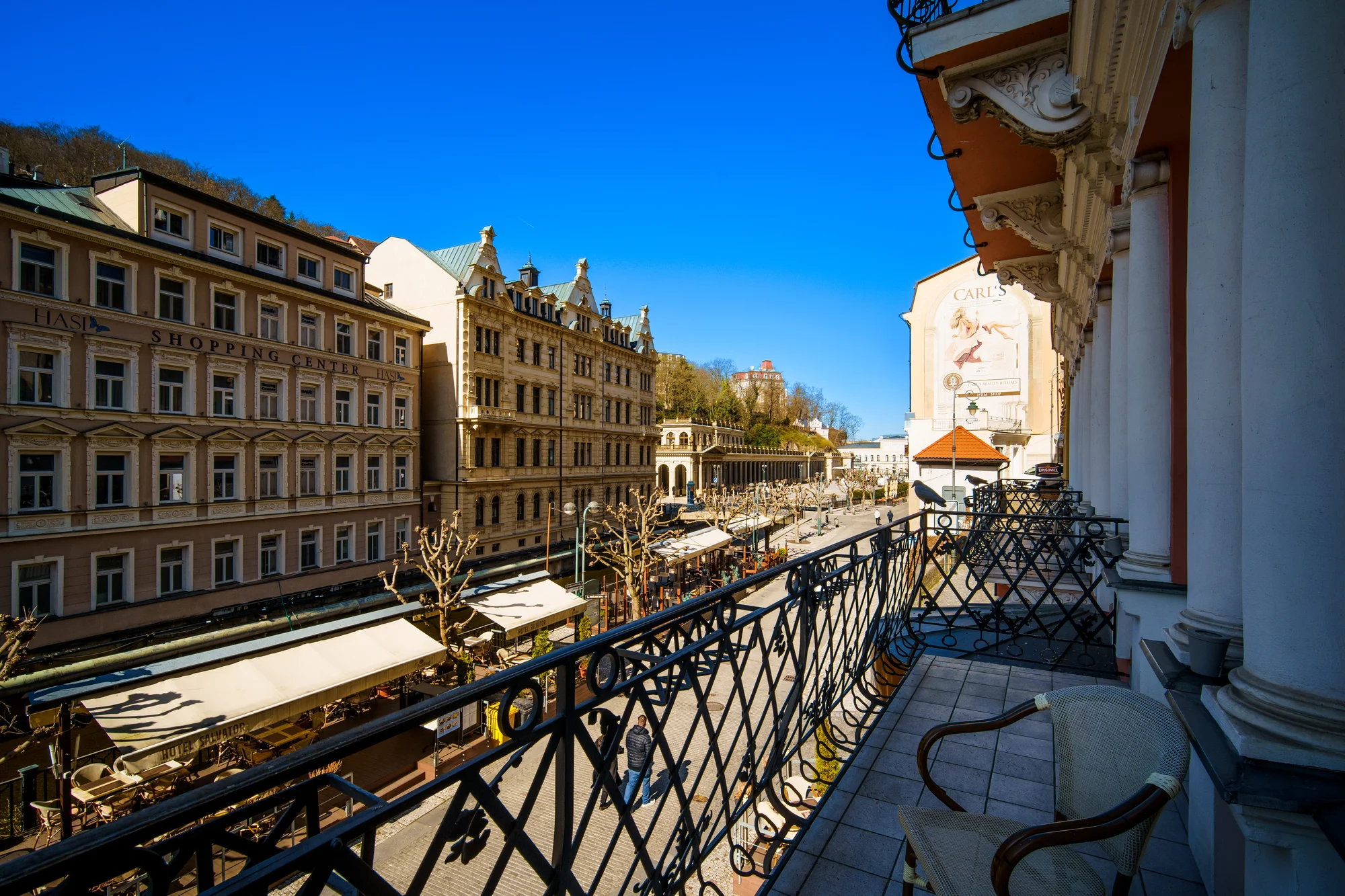Pobyt v centru Karlových Varů s výhledem na kolonádu: historický hotel se snídaní a wellness