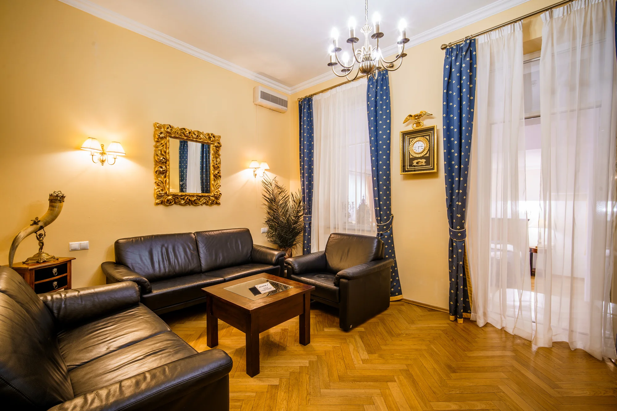 Pobyt v centru Karlových Varů s výhledem na kolonádu: historický hotel se snídaní a wellness