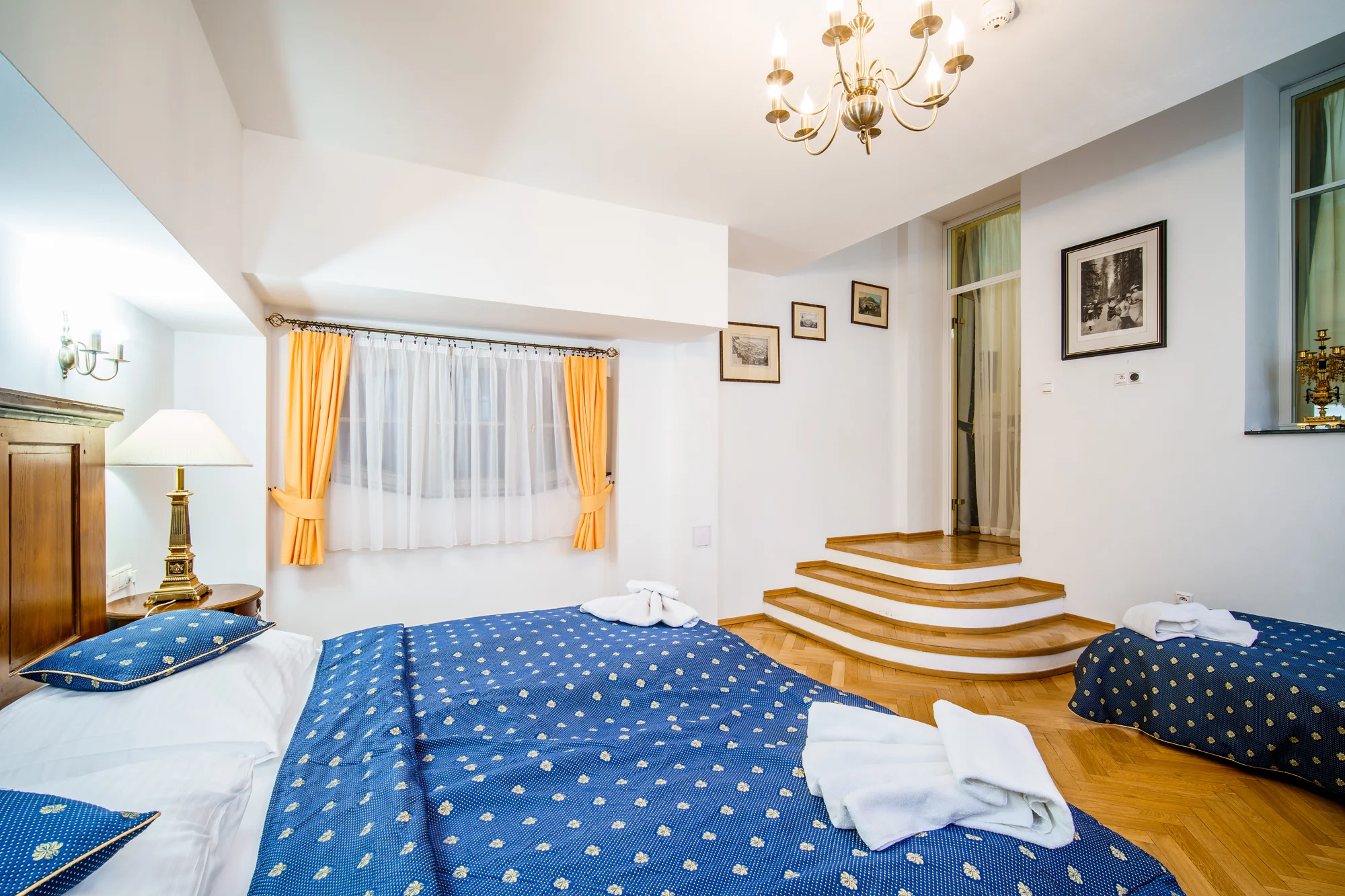 Pobyt v centru Karlových Varů s výhledem na kolonádu: historický hotel se snídaní a wellness