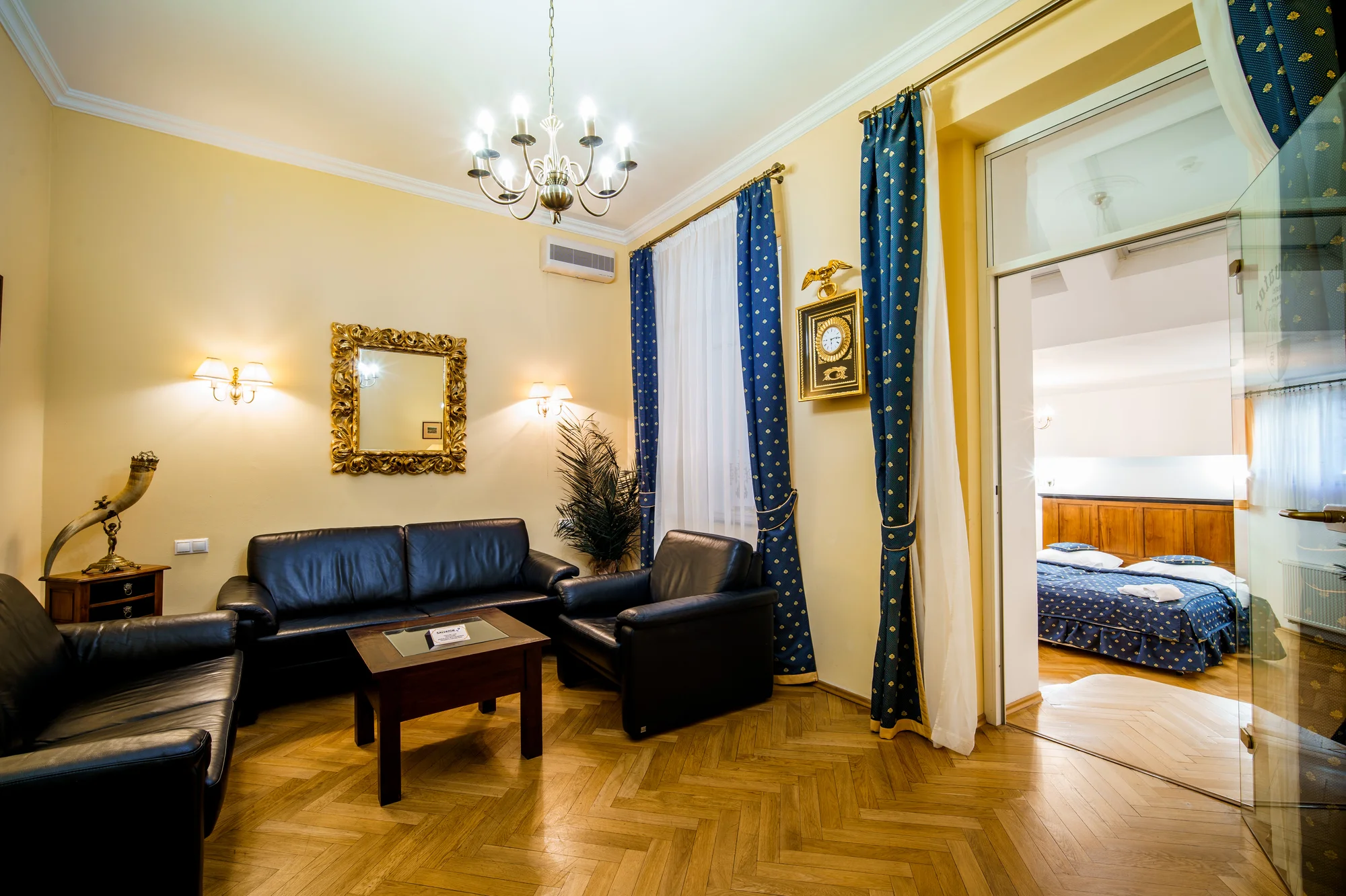Pobyt v centru Karlových Varů s výhledem na kolonádu: historický hotel se snídaní a wellness