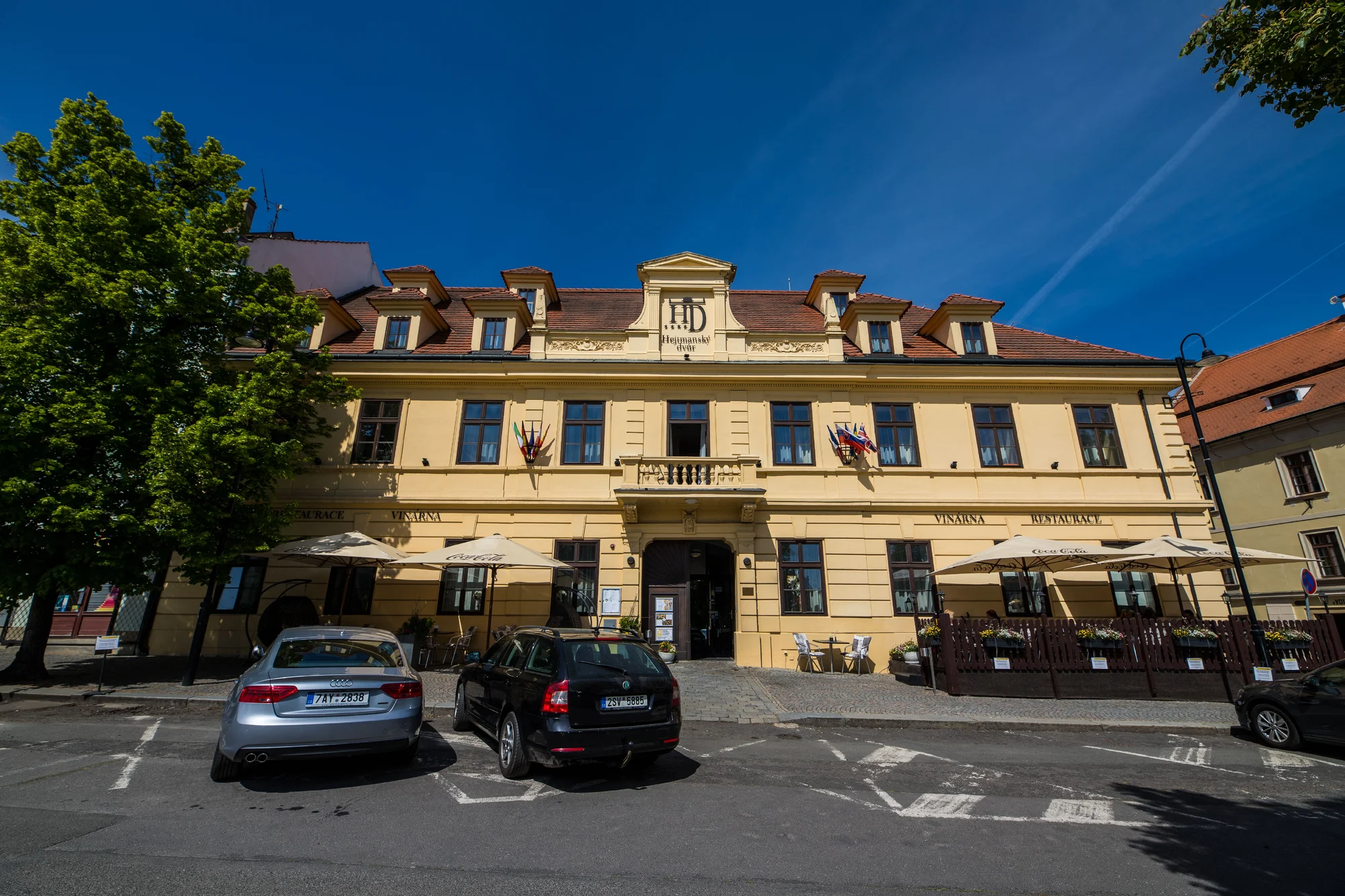 Pobyt ve 4* hotelu ve Slaném: snídaně, slavnostní večeře s vínem i wellness