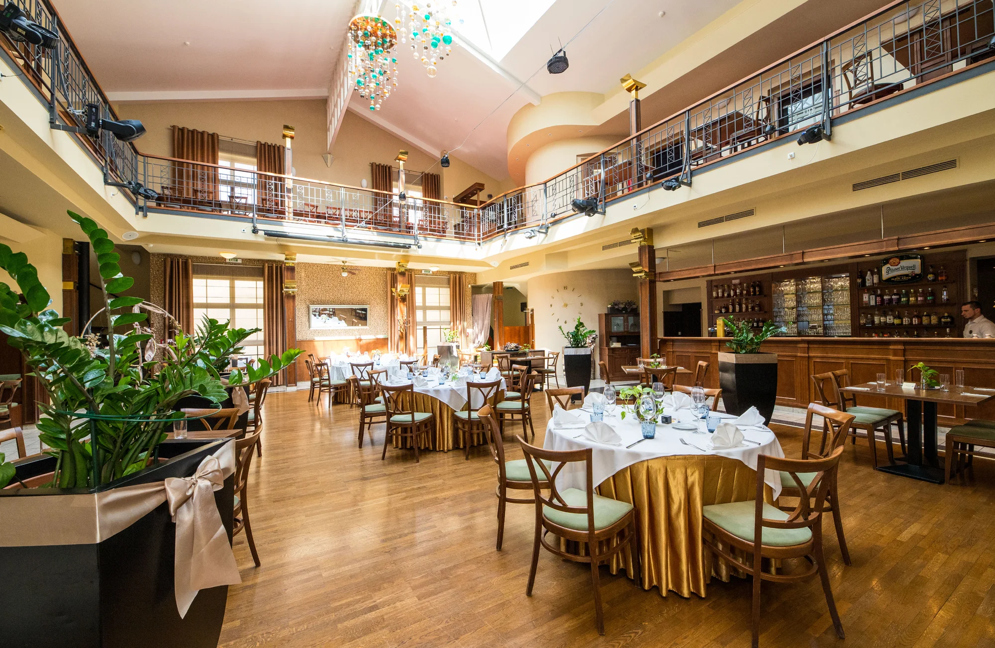 Pobyt ve 4* hotelu ve Slaném: snídaně, slavnostní večeře s vínem i wellness