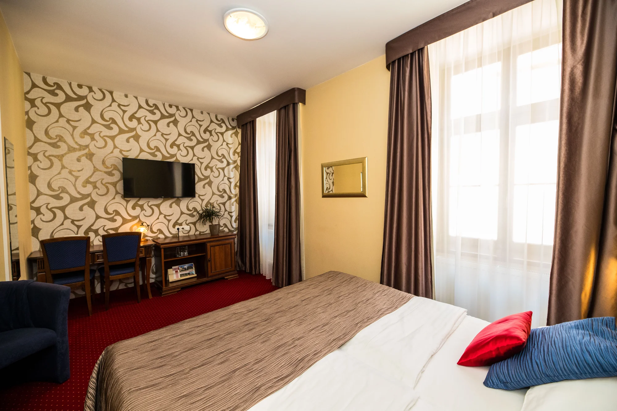 Pobyt ve 4* hotelu ve Slaném: snídaně, slavnostní večeře s vínem i wellness