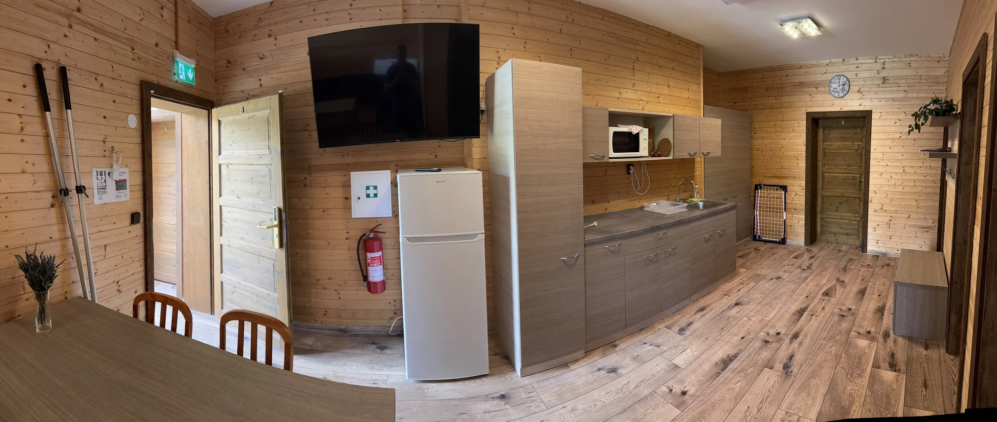 Komfortní apartmány přímo na pláži u Vranovské přehrady: krytá terasa, lodičky i venkovní bazén
