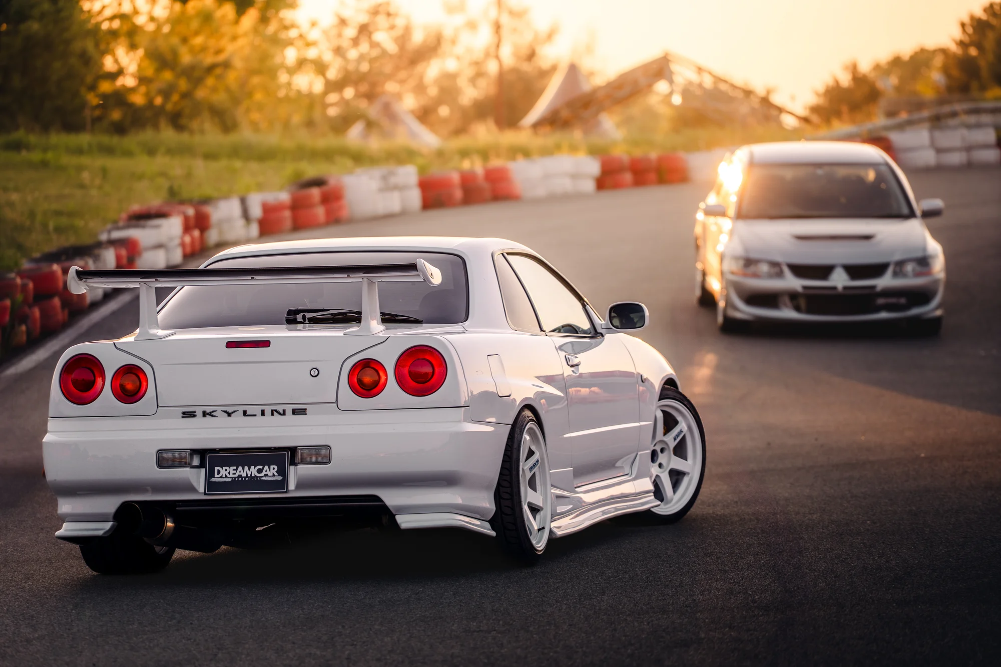 Nissan Skyline R34 nebo Nissan Silvia: jízda za volantem či na sedadle spolujezdce a třeba i driftem