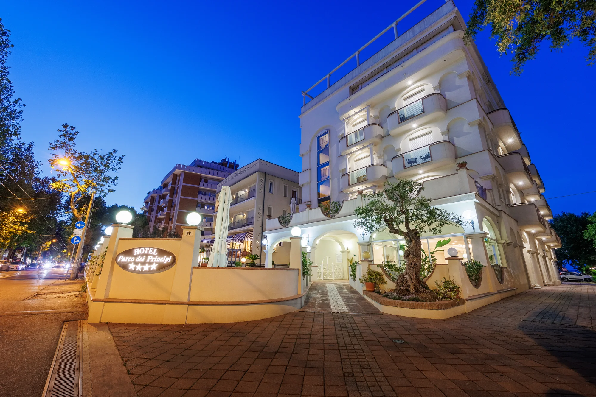 Rodinná dovolená v Rimini: 4* hotel se snídaní, bazénem a vířivkou, přímo u pláže