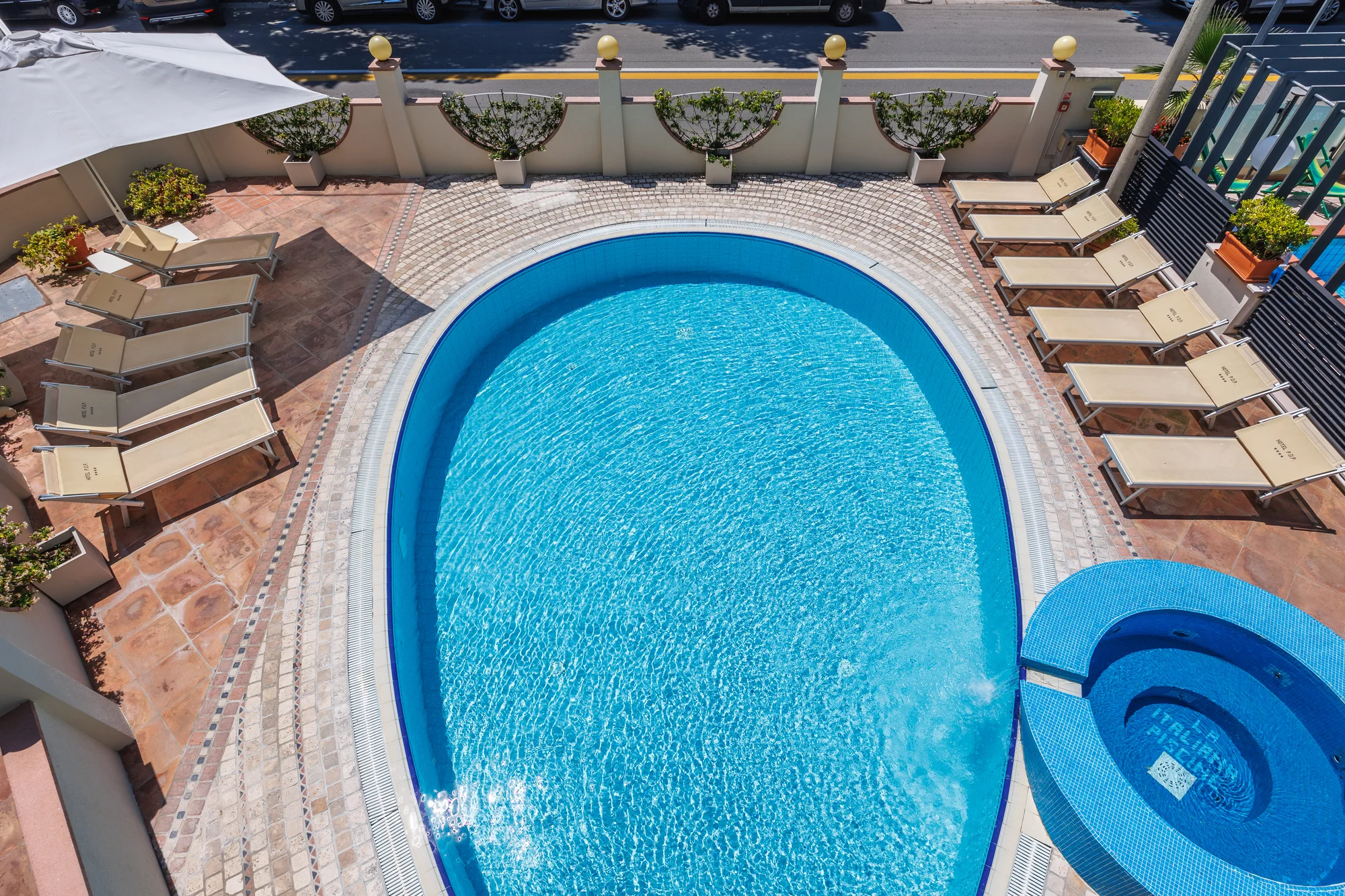 Rodinná dovolená v Rimini: 4* hotel se snídaní, bazénem a vířivkou, přímo u pláže