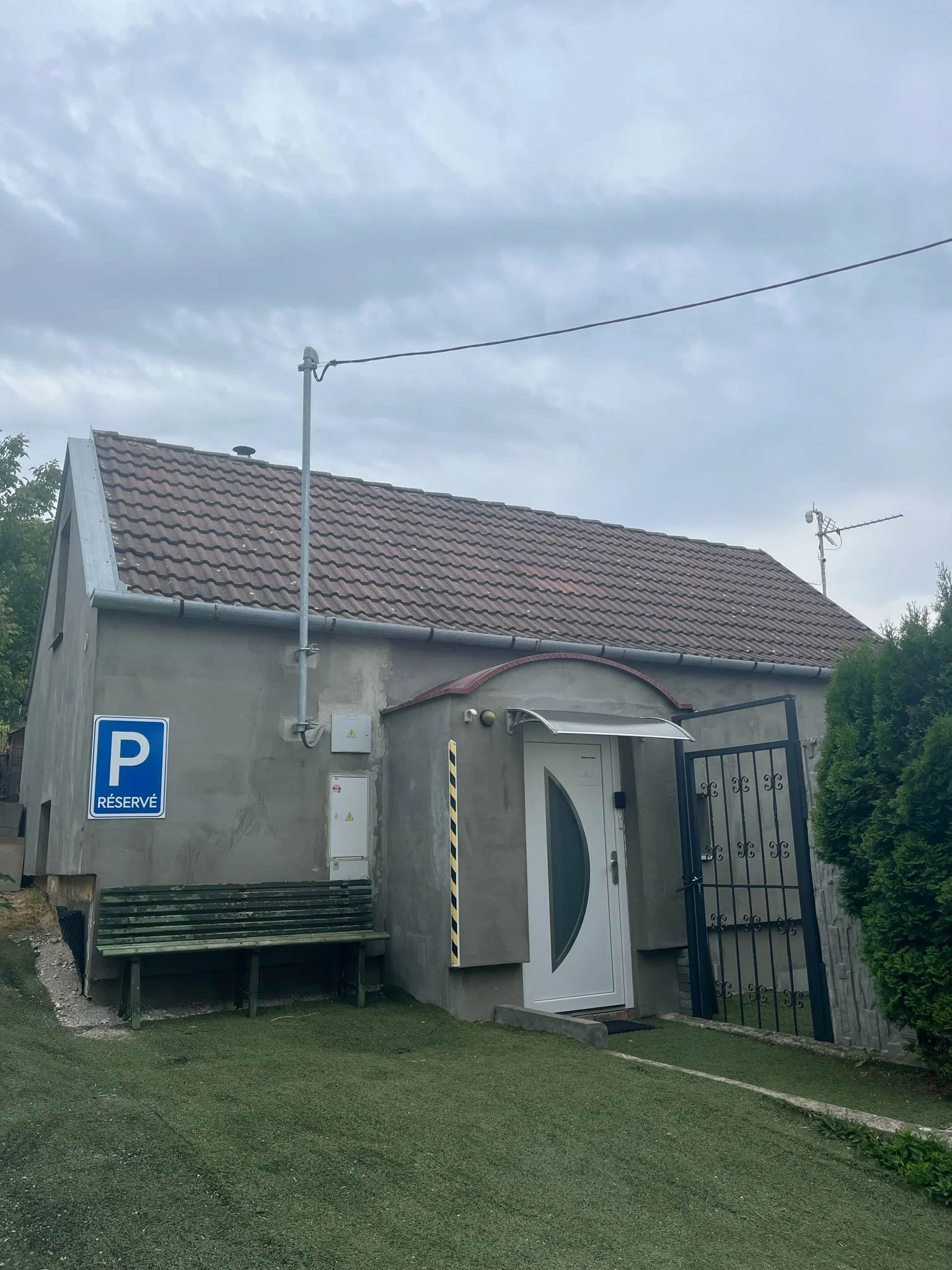 Pobyt v jihomoravském sklípku: mezonetový apartmán až pro 6 osob s venkovní vířivkou a grilem