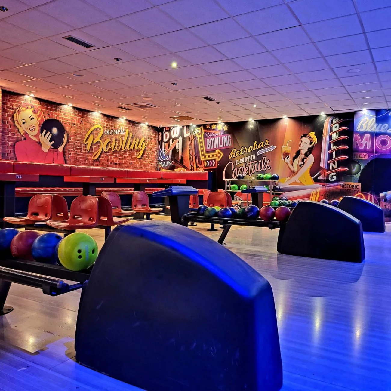 Retro bowling: 2 hod. až pro 8 hráčů vč. zapůjčení bot i 1 kg kuřecích řízečků