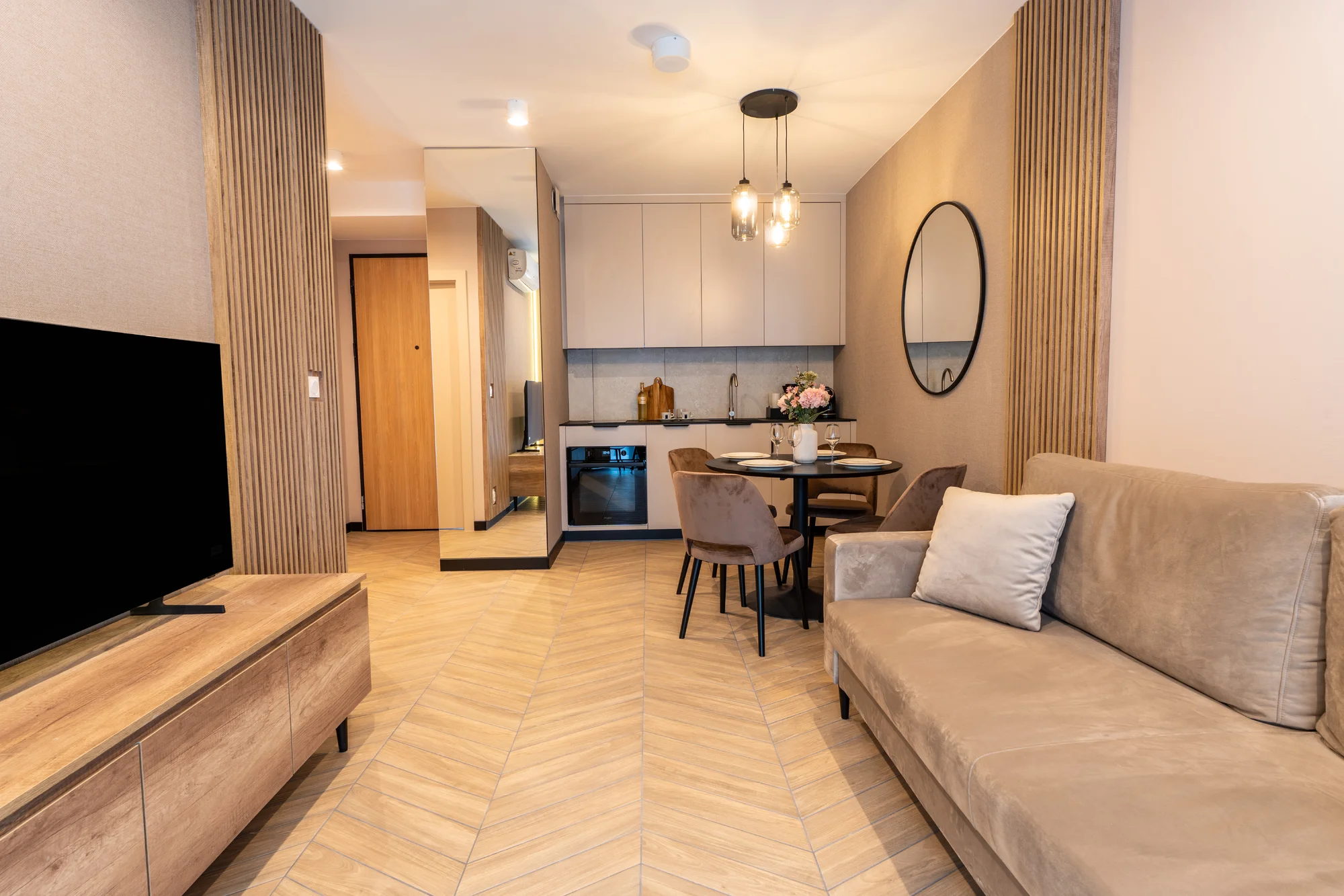Nové apartmány u Baltu 15 min. od pláže: snídaně, bazény, vířivky a sauna