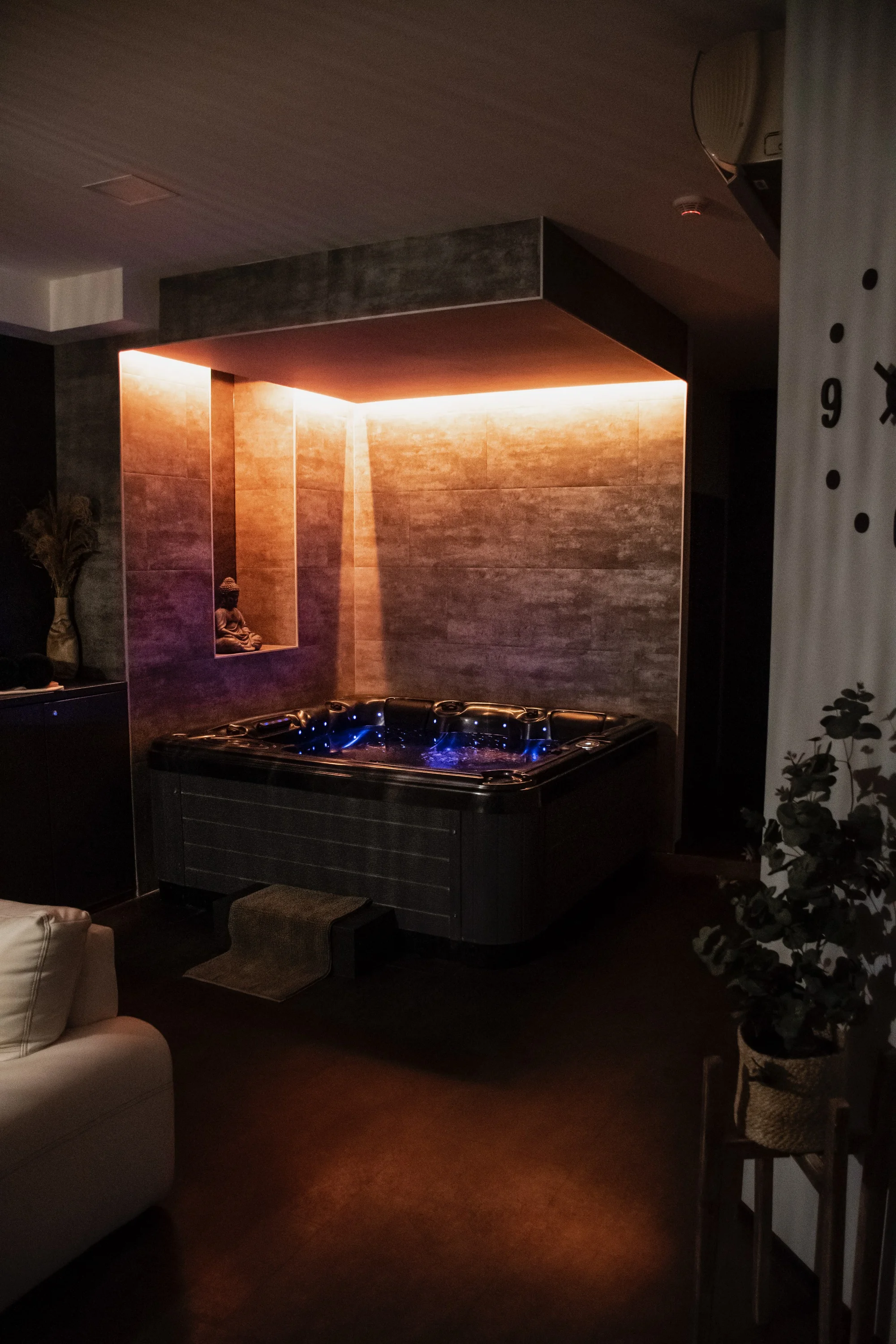 Privátní wellness s vířivkou a saunou pro dva: 120 minut relaxace i lahev sektu
