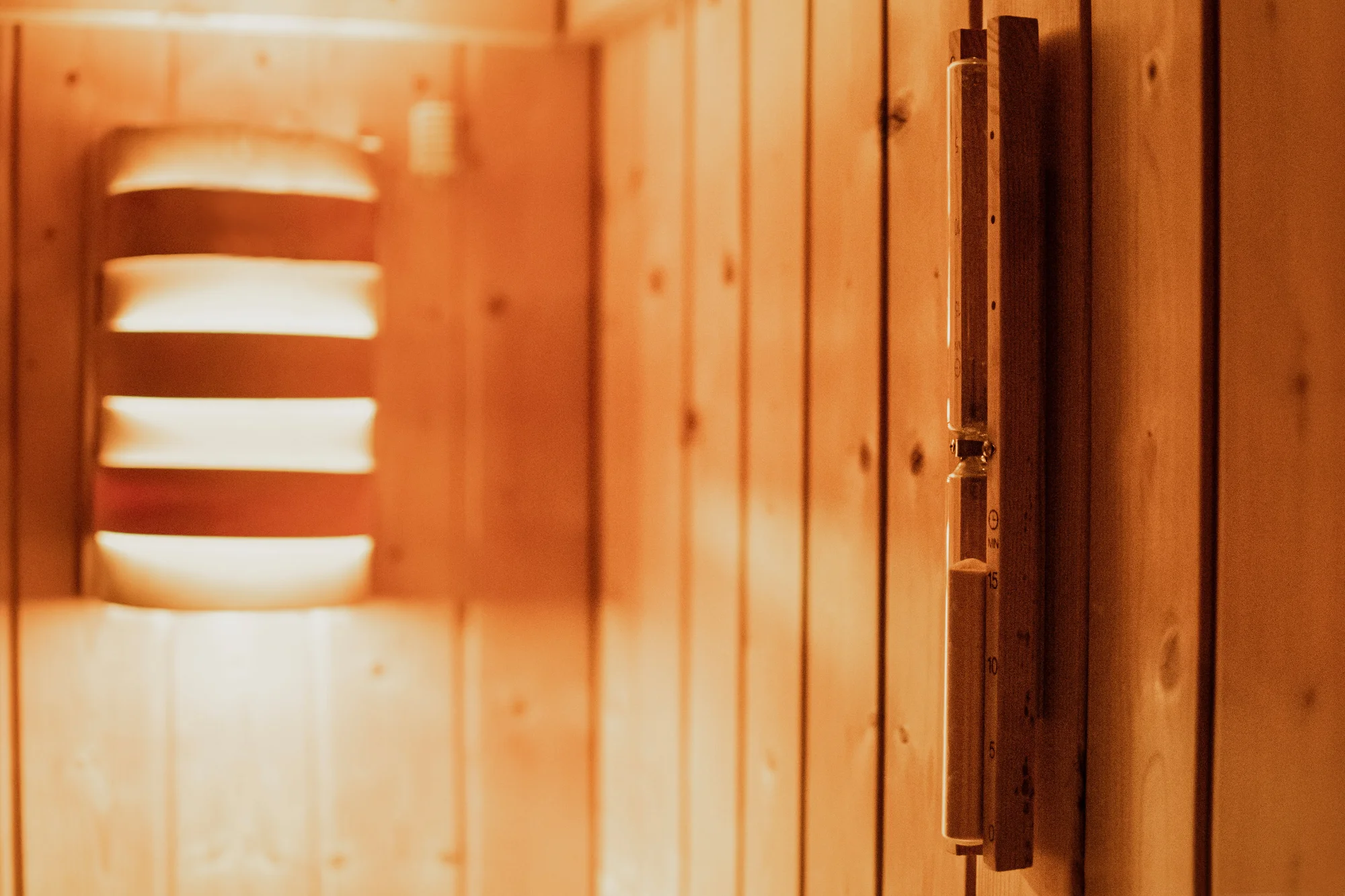Privátní wellness s vířivkou a saunou pro dva: 120 minut relaxace i lahev sektu