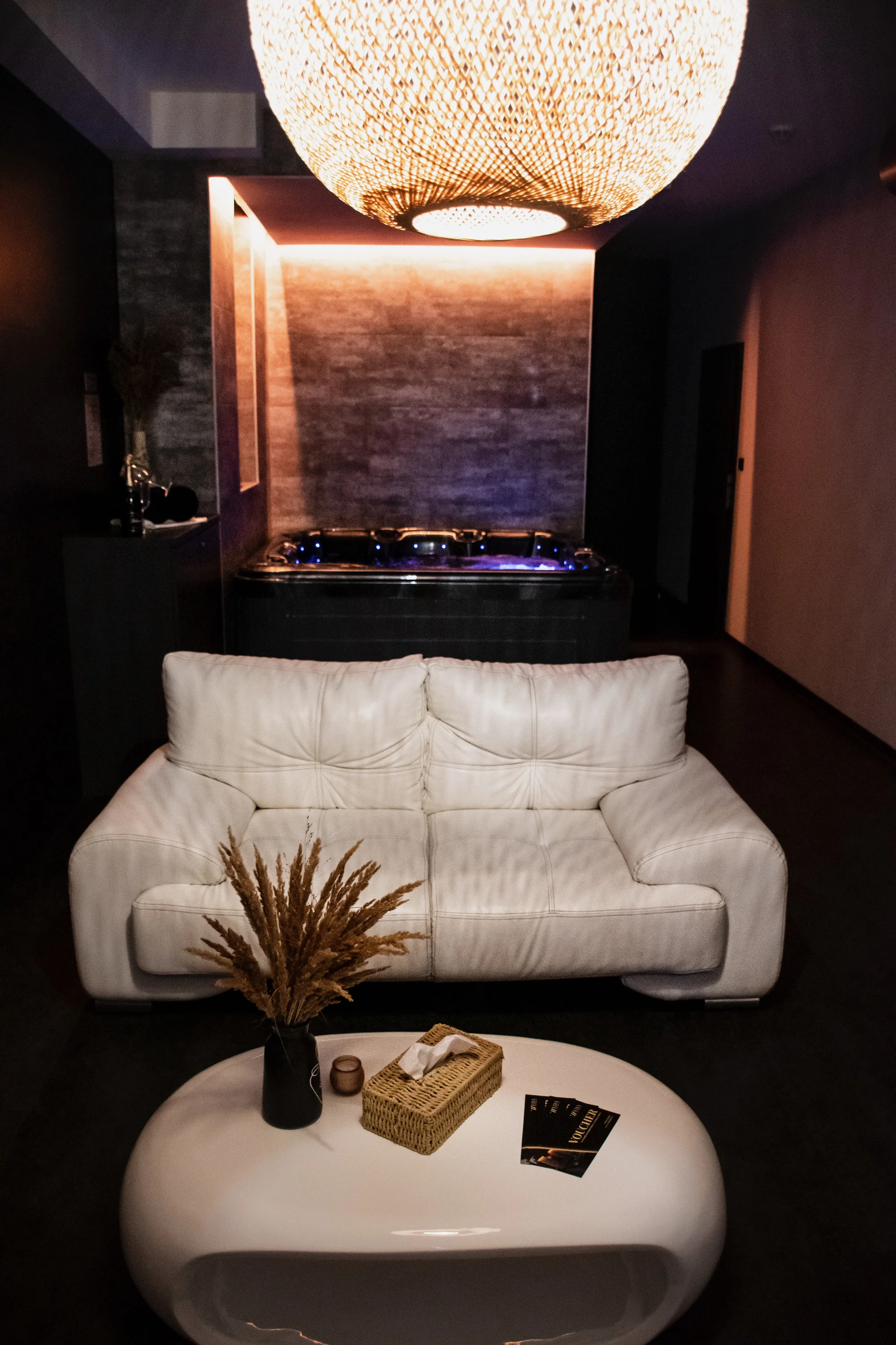 Noc v privátním wellness apartmánu pro 2 osoby: vířivka, finská sauna i sekt
