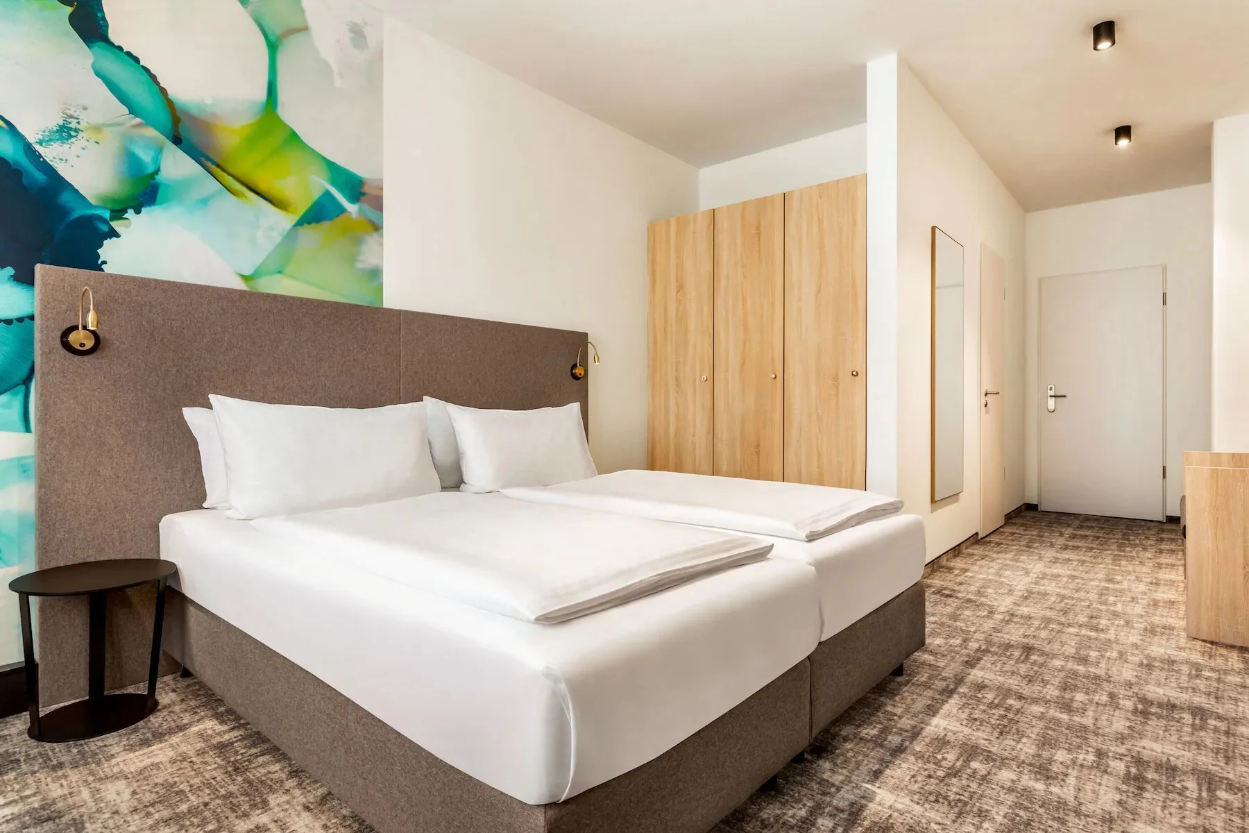Pobyt v srdci Mnichova: moderní hotel se snídaní i dítě 13,9 let zdarma