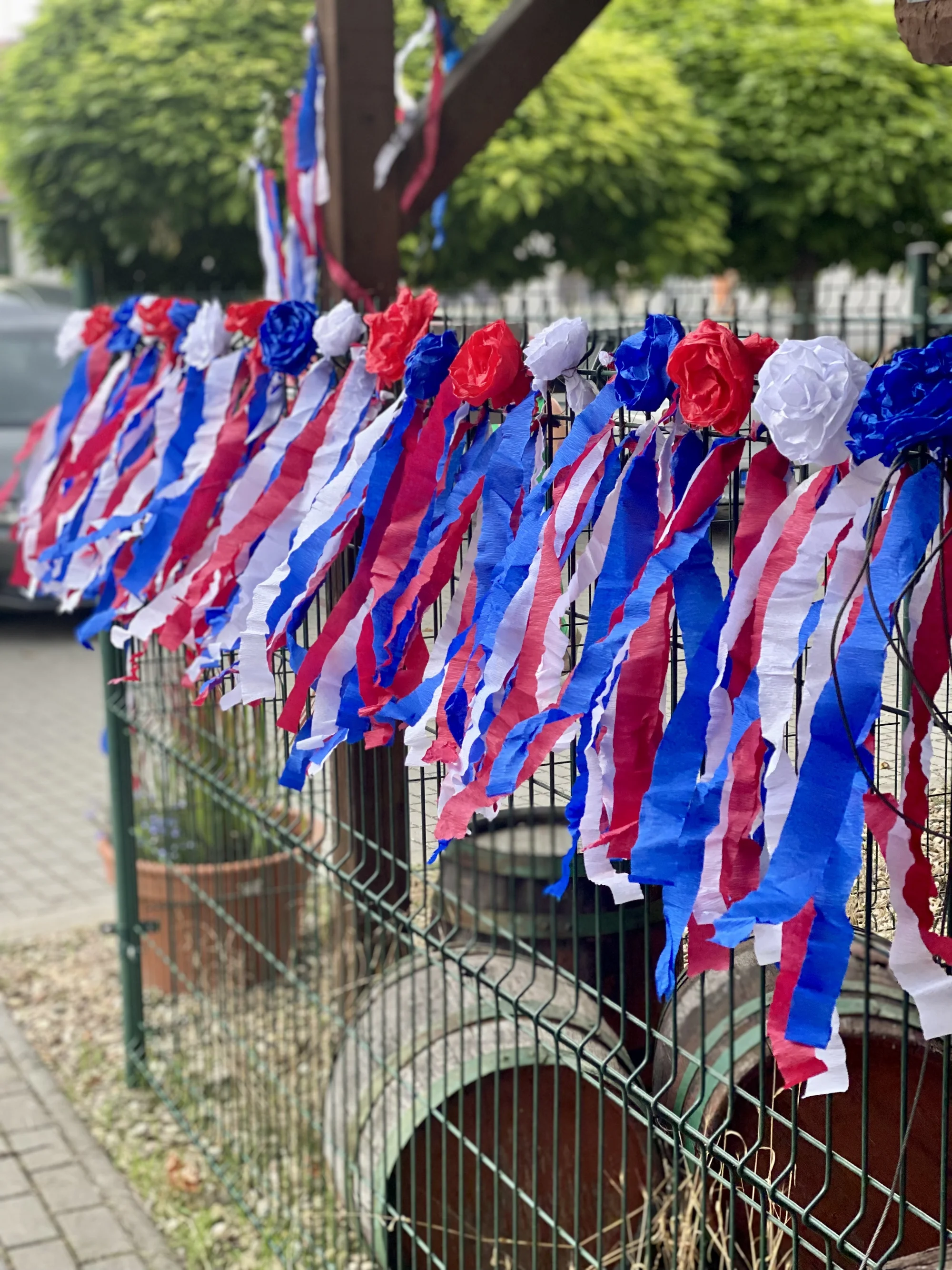 Posezení ve vinárně vč. pohoštění: víno, klobásovo-sýrové prkénko i uzené mandle