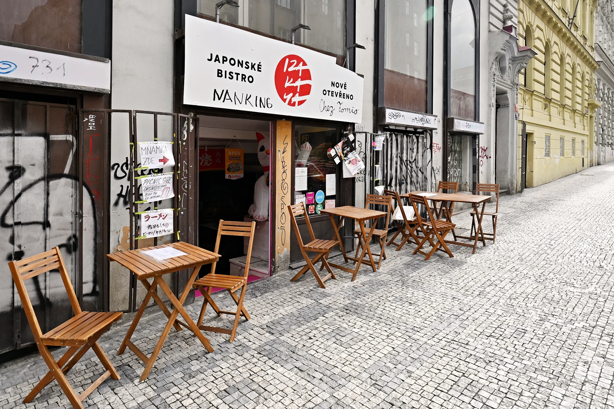 Autentické japonské menu v tradiční hospodě: rybí vývar, okonomiyaki i nápoj