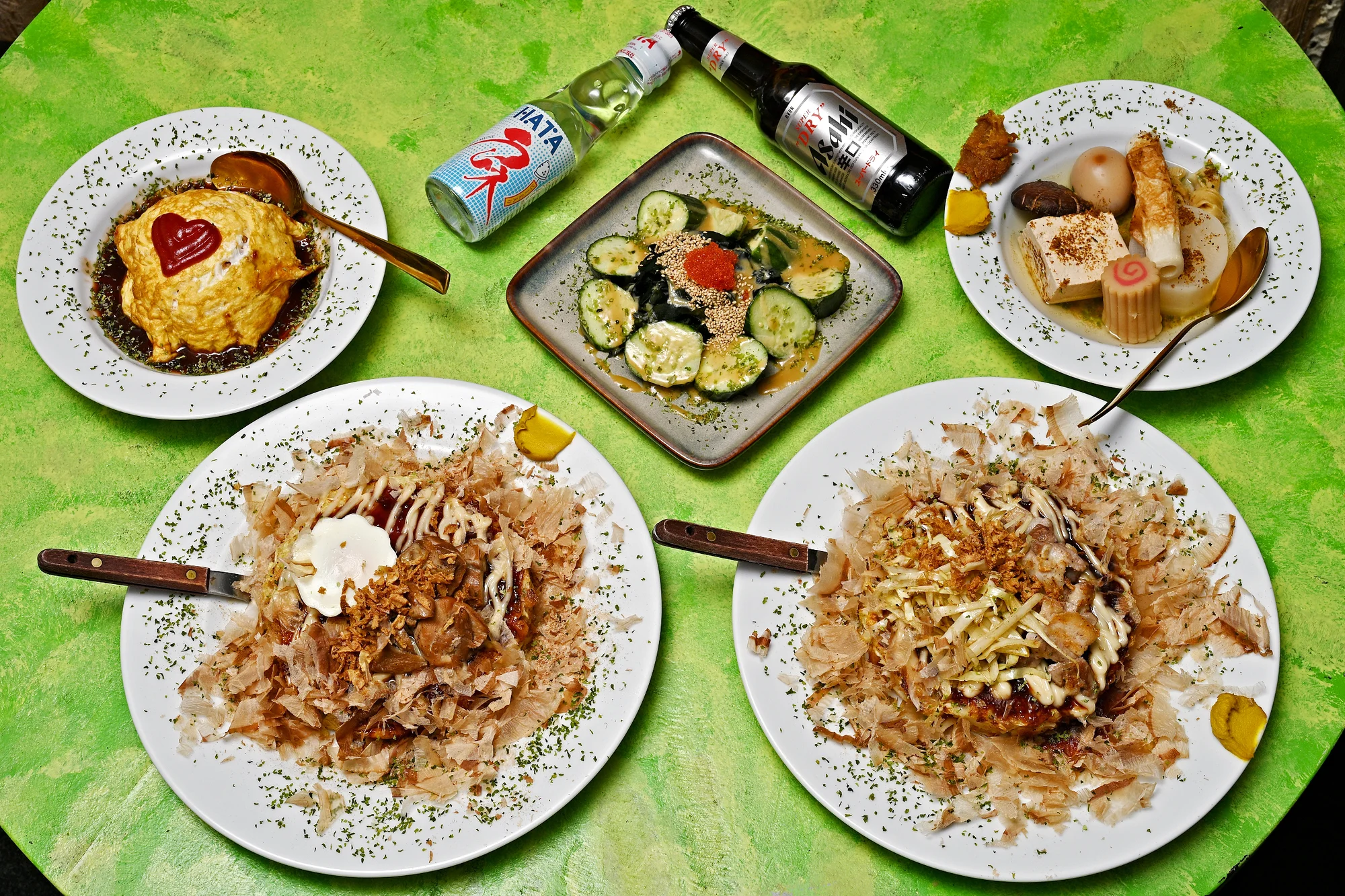 Autentické japonské menu v tradiční hospodě: rybí vývar, okonomiyaki i nápoj