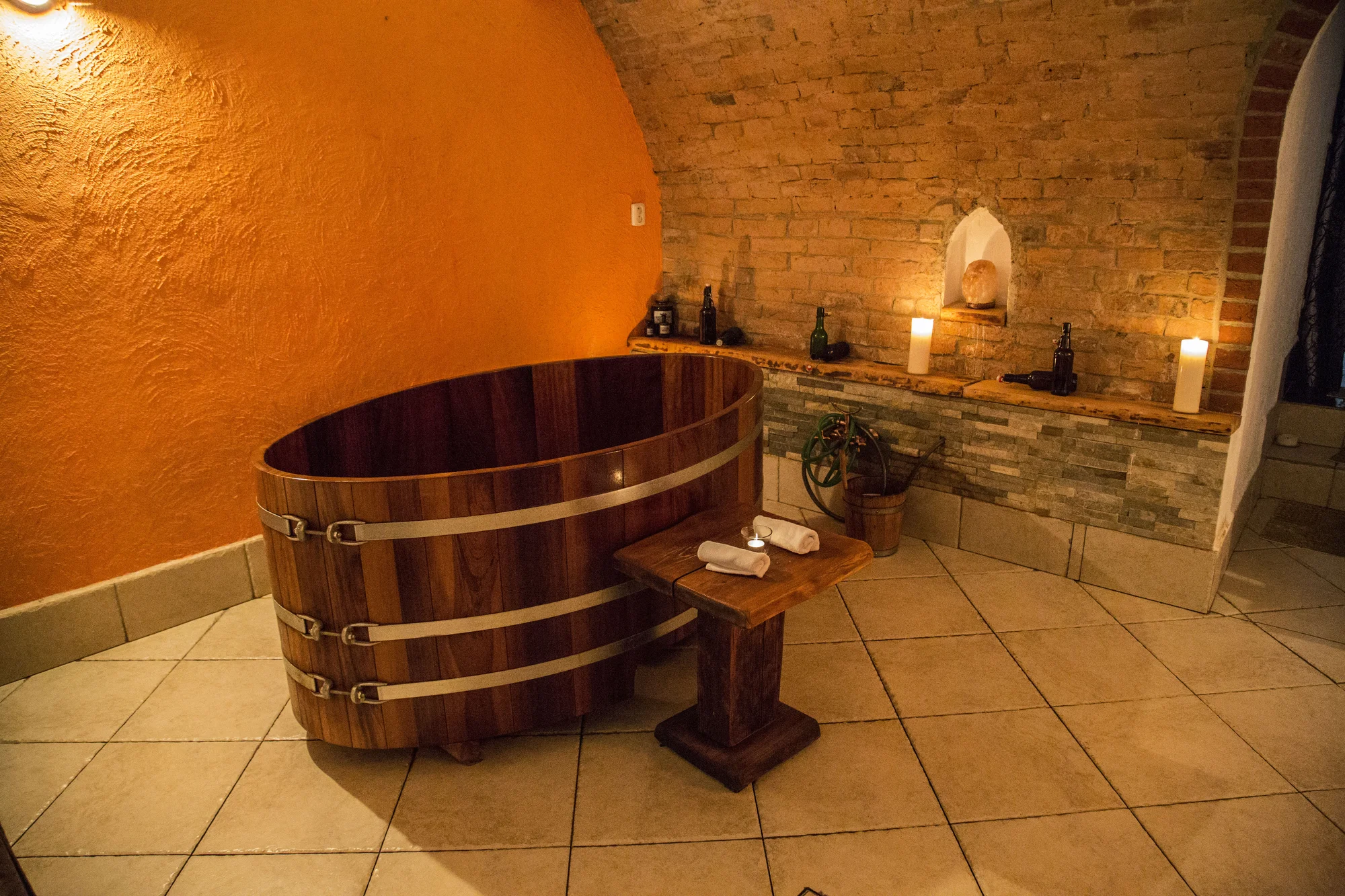 Letní péče v Rožnově: relax v pivních nebo mořských lázních, pekáč dobrot i ubytování se snídaní pro 2 osoby