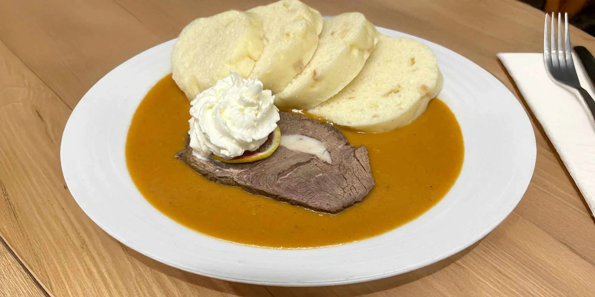 Polévka a hlavní chod podle výběru pro dospělé i děti