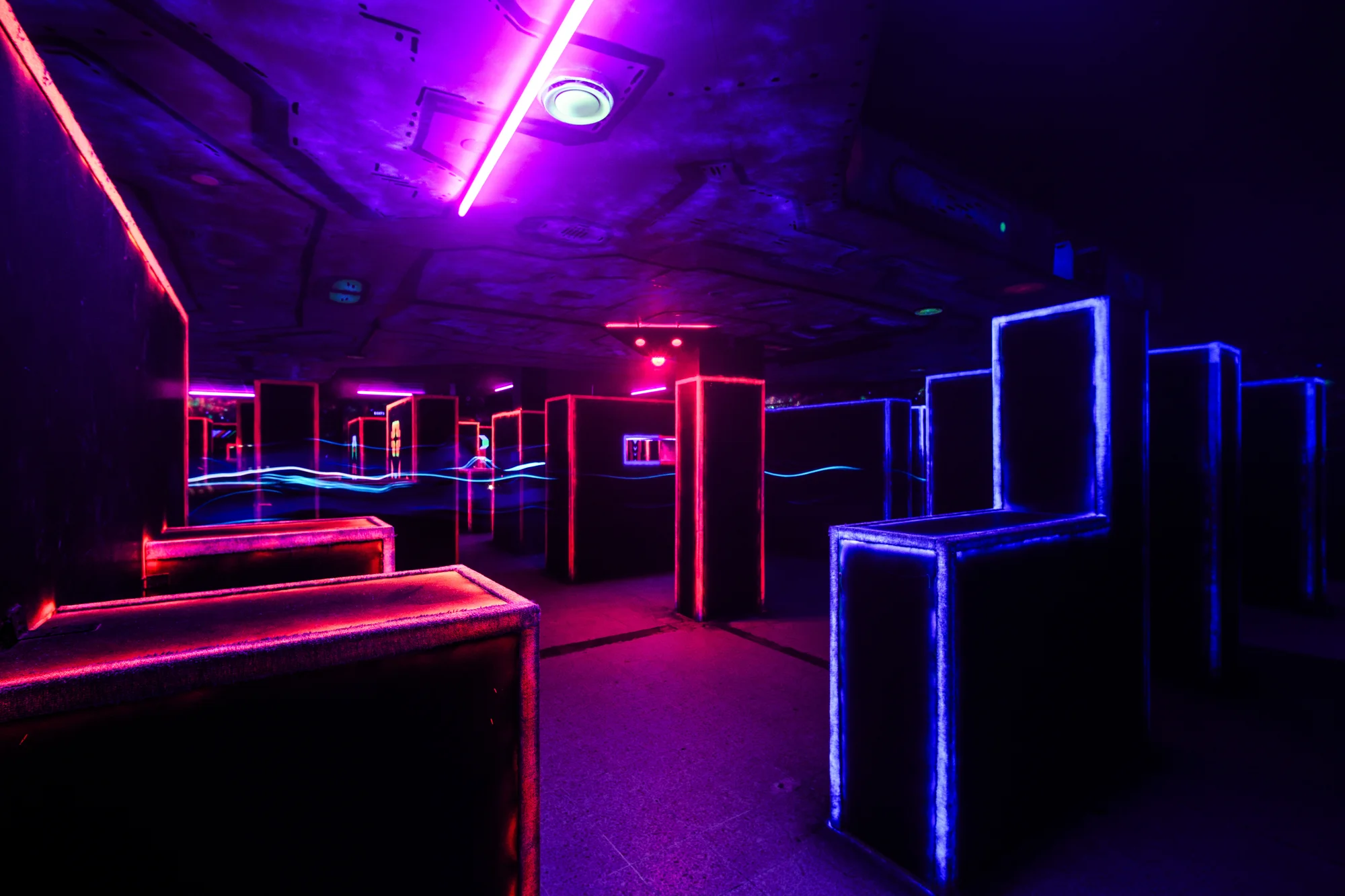Akce a zábava: laser game pro 1–10 osob v moderní pražské aréně vč. možnosti mít arénu pro sebe