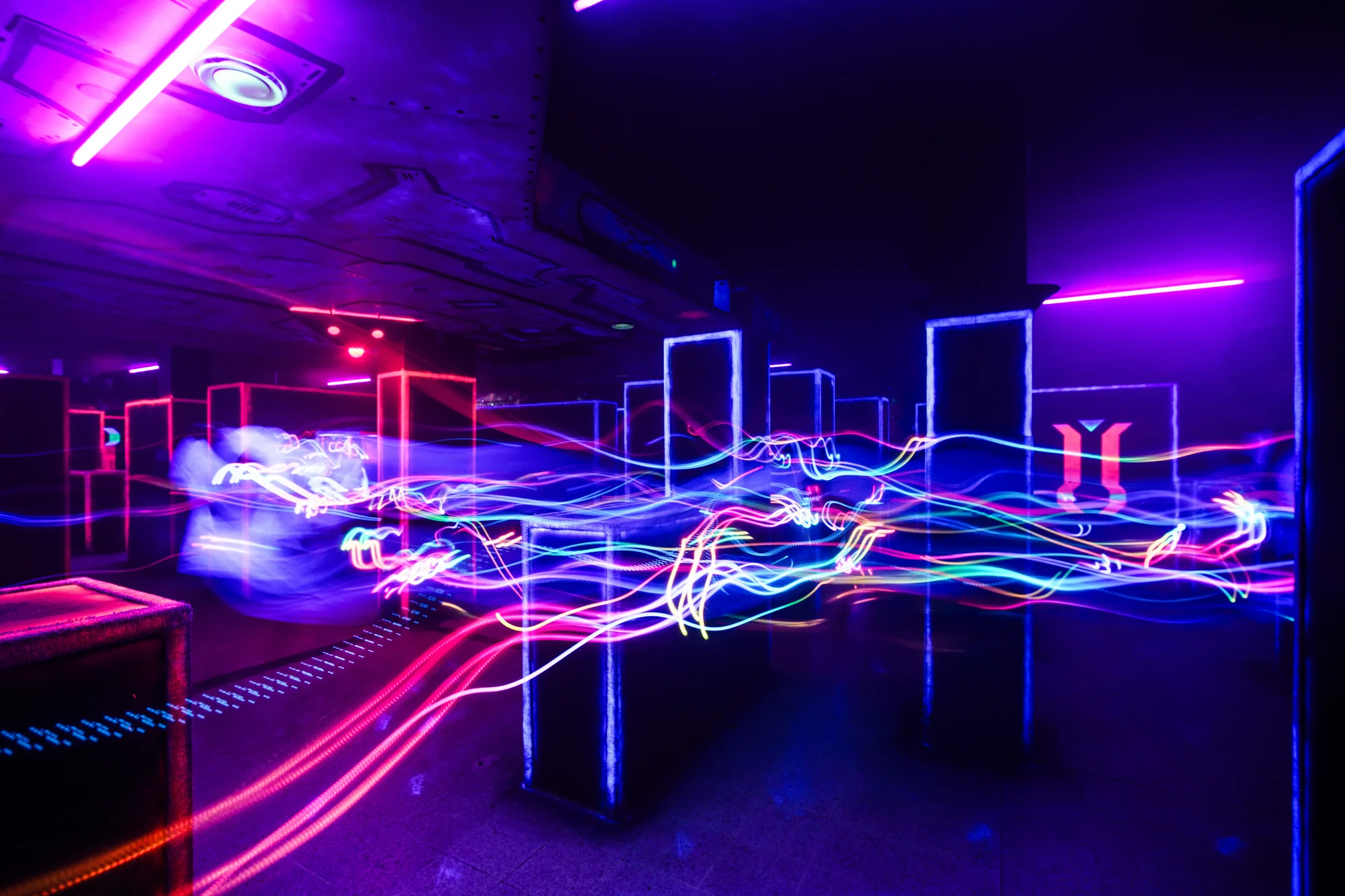 Akce a zábava: laser game pro 1–10 osob v moderní pražské aréně vč. možnosti mít arénu pro sebe