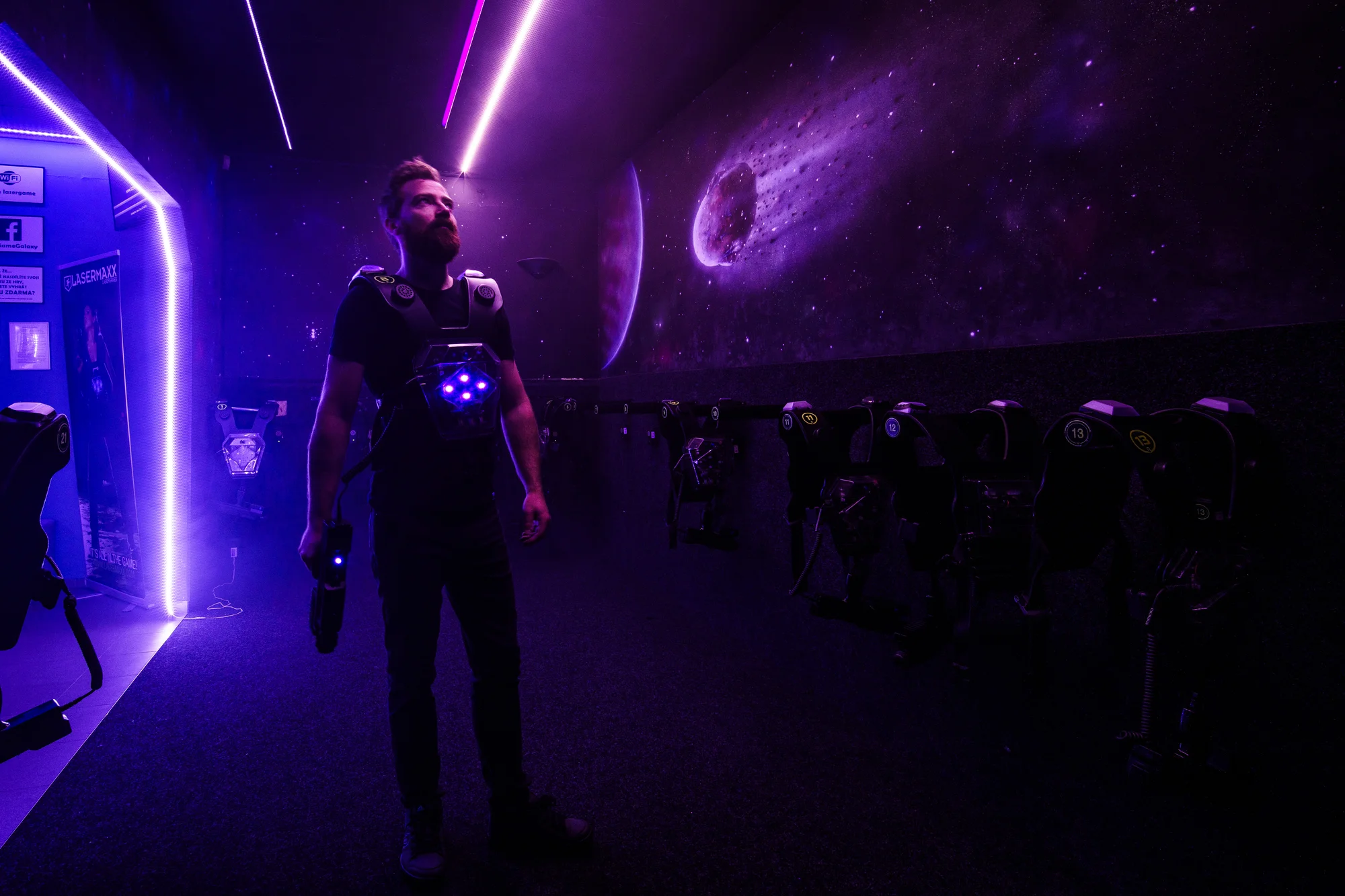 Akce a zábava: laser game pro 1–10 osob v moderní pražské aréně vč. možnosti mít arénu pro sebe