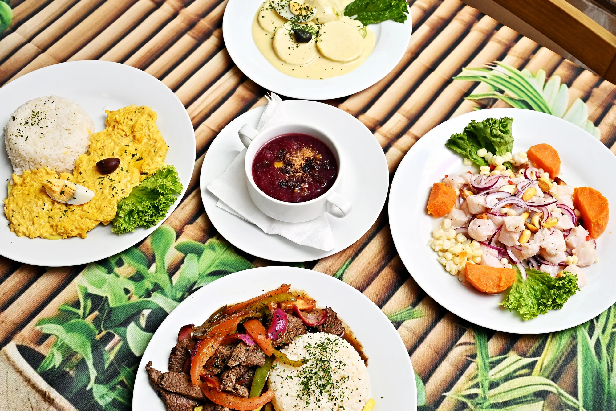Peruánské menu o třech chodech pro 2 osoby: hlavní jídlo výběrem z 5 druhů