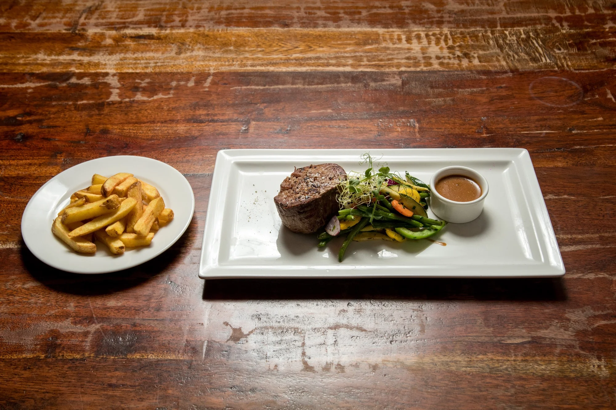 Tříchodové menu s pravou argentinskou svíčkovou nebo steakem z tuňáka a welcome drink pro dva