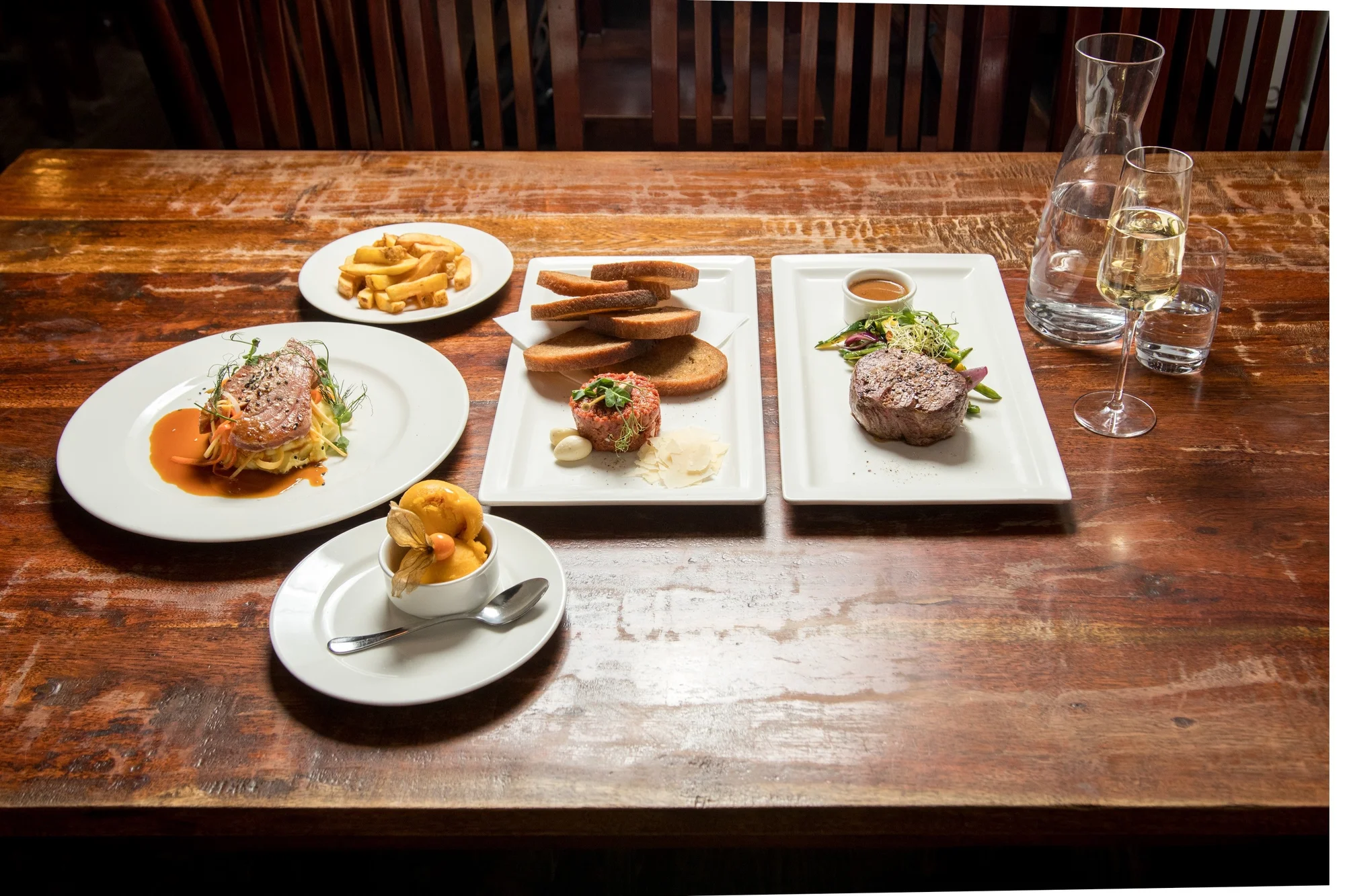 Tříchodové menu s pravou argentinskou svíčkovou nebo steakem z tuňáka a welcome drink pro dva