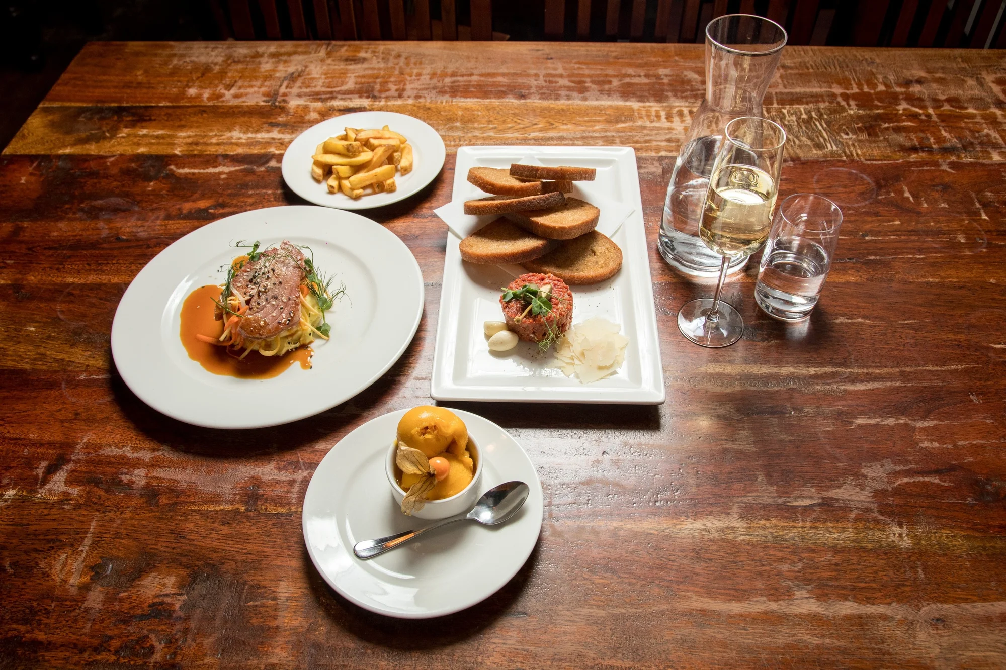 Tříchodové menu s pravou argentinskou svíčkovou nebo steakem z tuňáka a welcome drink pro dva