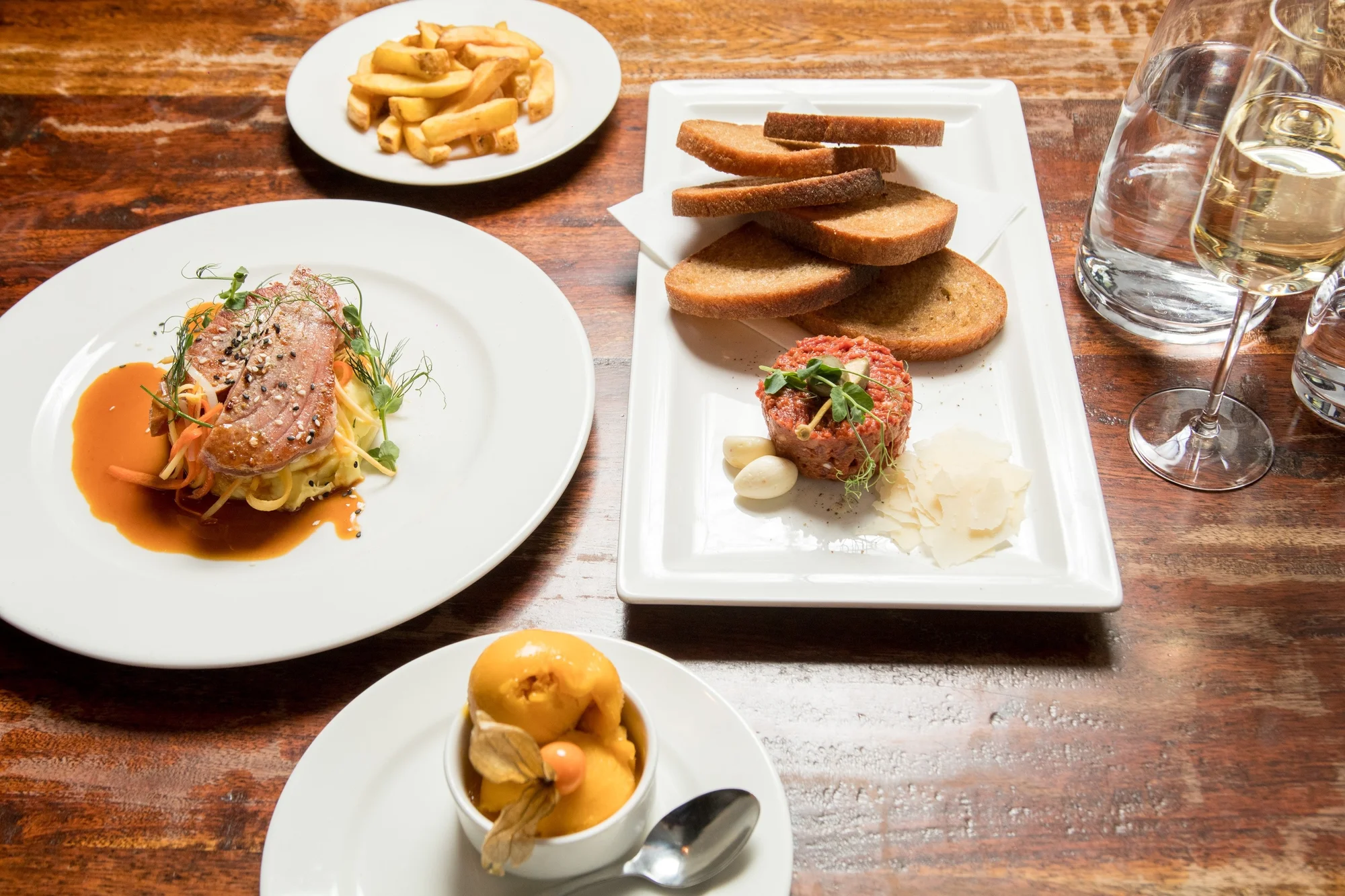 Tříchodové menu s pravou argentinskou svíčkovou nebo steakem z tuňáka a welcome drink pro dva