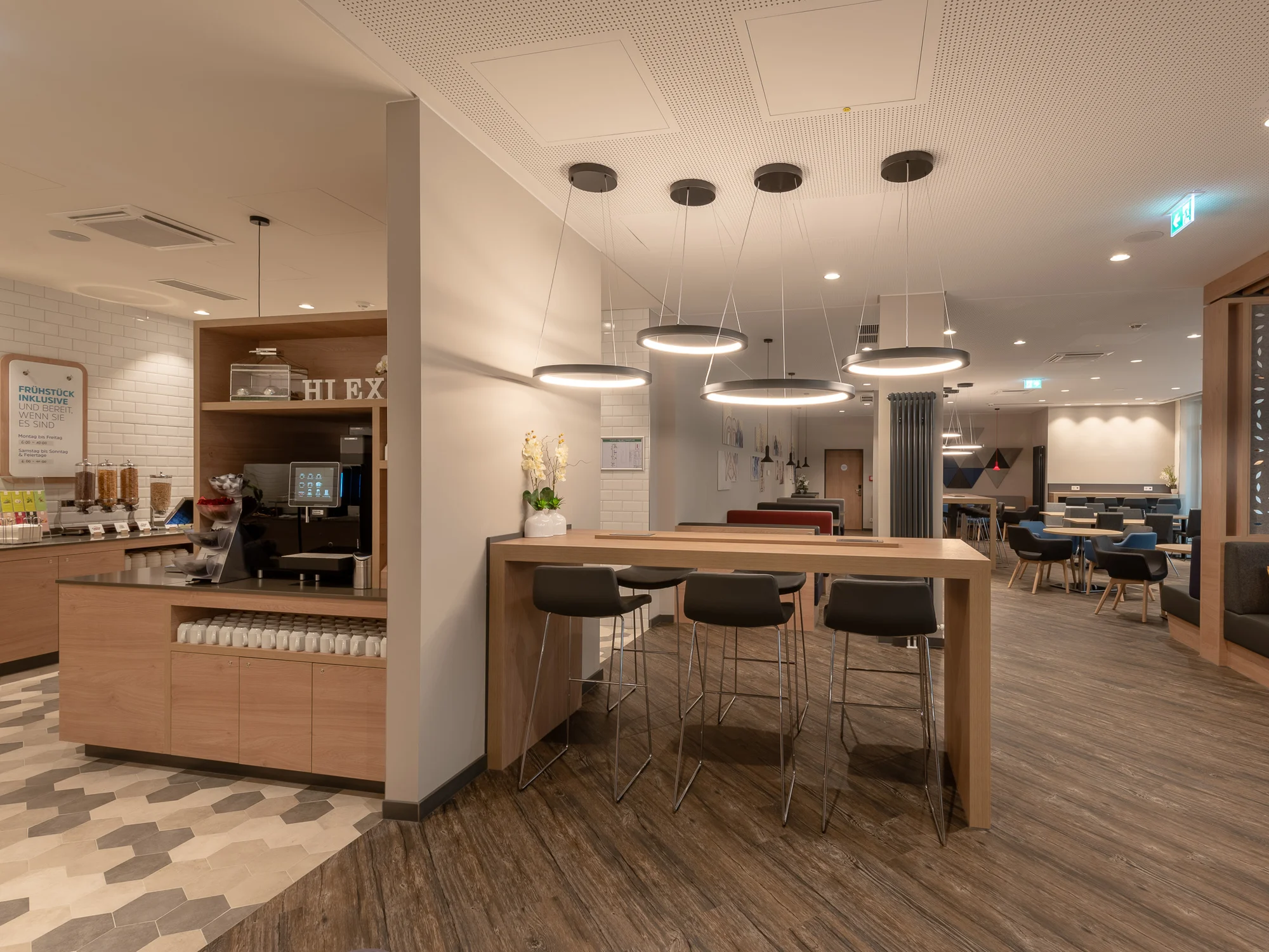 Moderní hotel v Mnichově s bufetovou snídaní: blízko veletržního centra i BMW Weltu