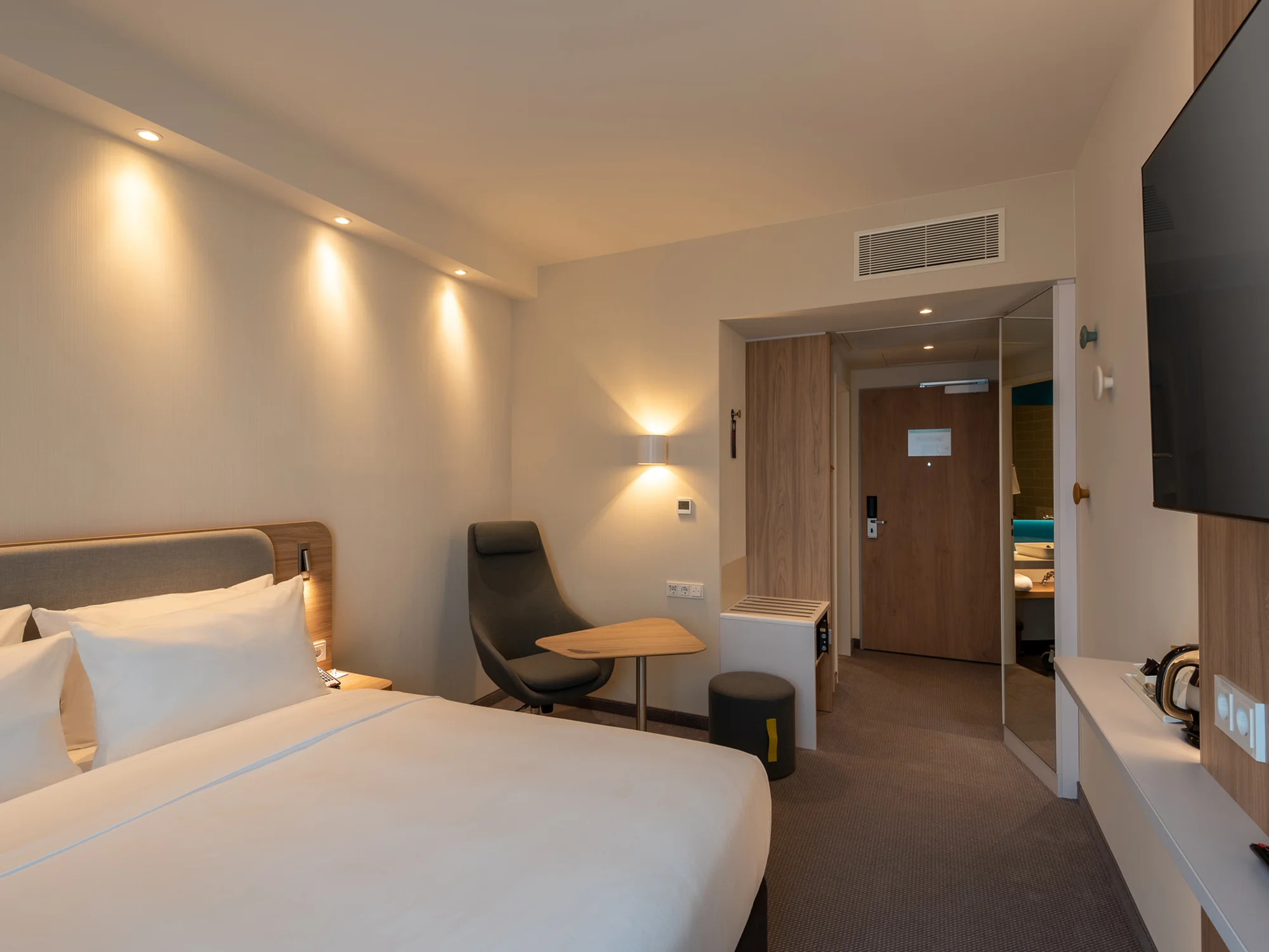 Moderní hotel v Mnichově s bufetovou snídaní: blízko veletržního centra i BMW Weltu