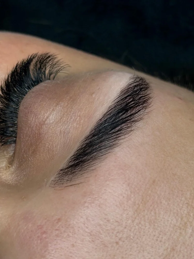 Pro dokonalý pohled: lash lifting či prodloužení řas i laminace obočí vč. barvení
