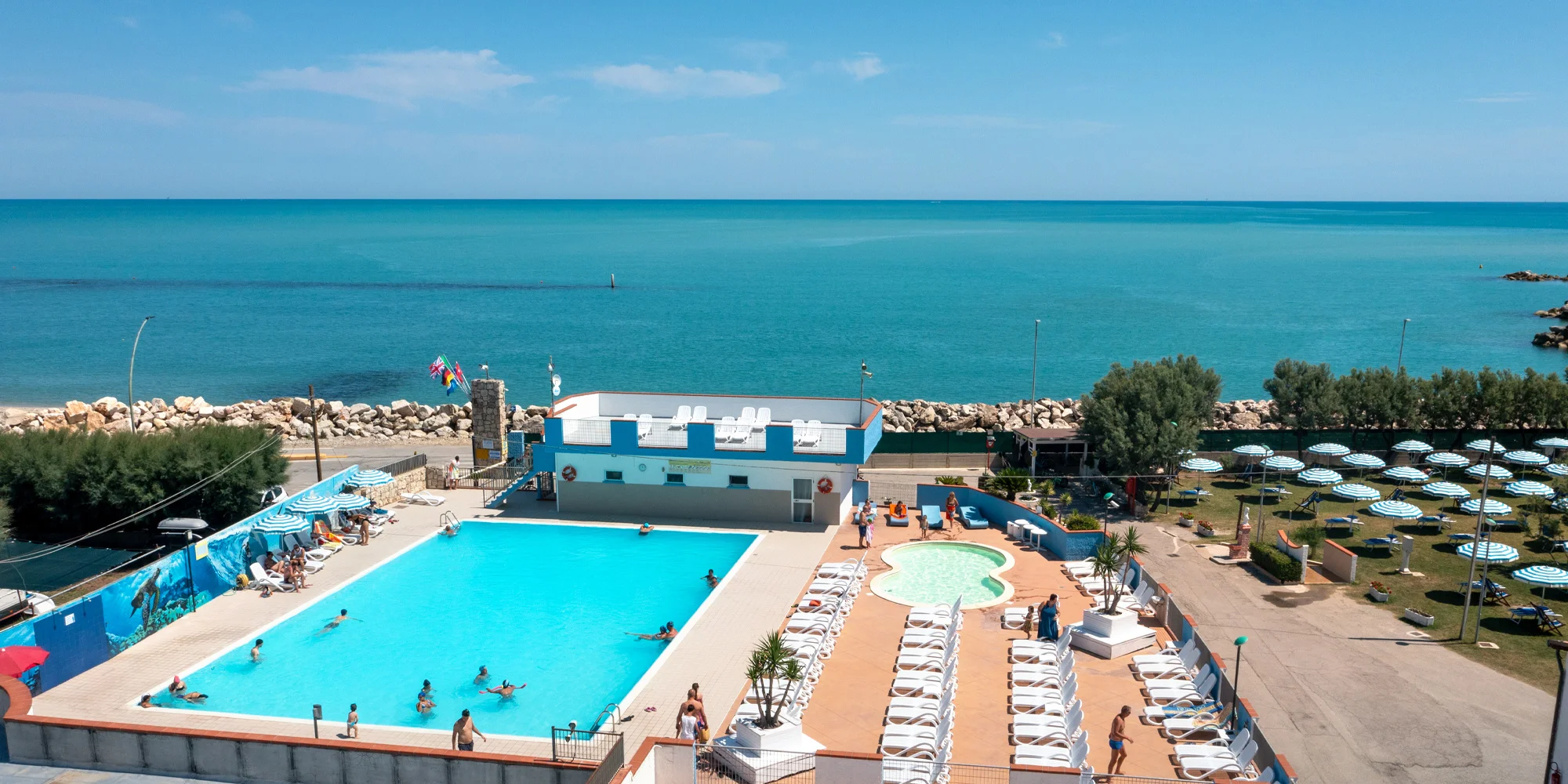 Plážový resort u Pescary: bazén, animace i skvělé jídlo