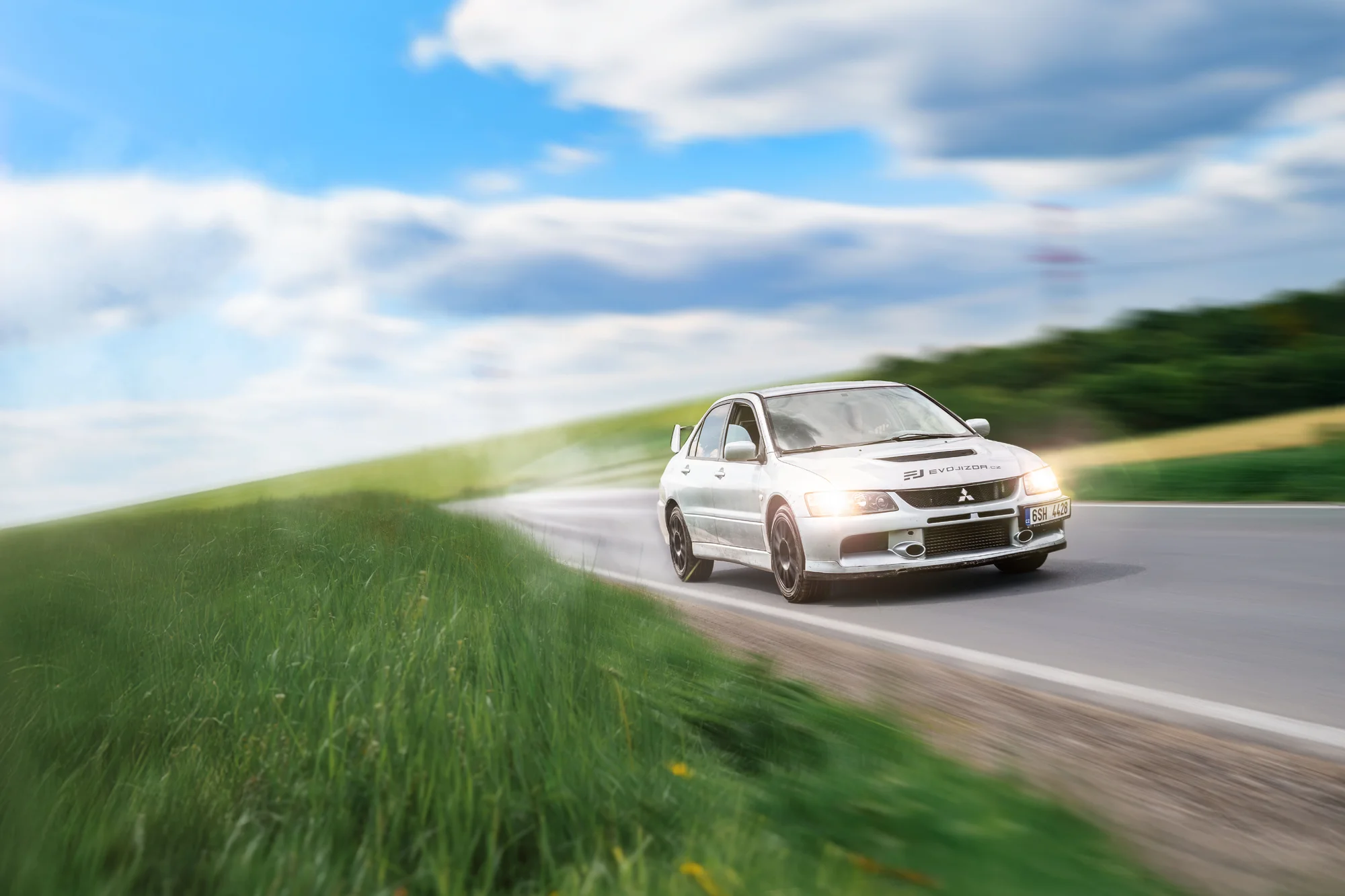 Rally jízda v Mitsubishi Lancer EVO IX: 15–60 min. řízení či spolujízdy