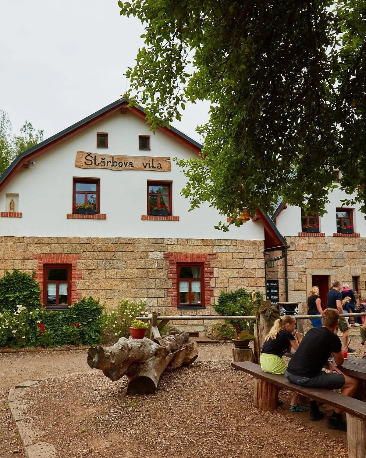 Historická vila u přehrady Les Království a blízko Dvora Králové, snídaně v ceně