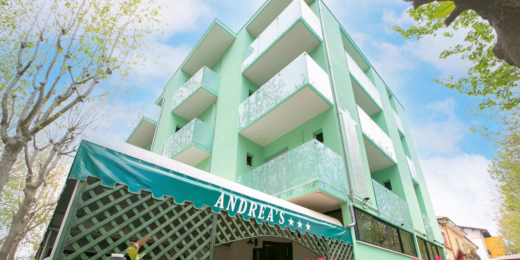 Rimini: 3* hotel u pláže, snídaně i polopenze