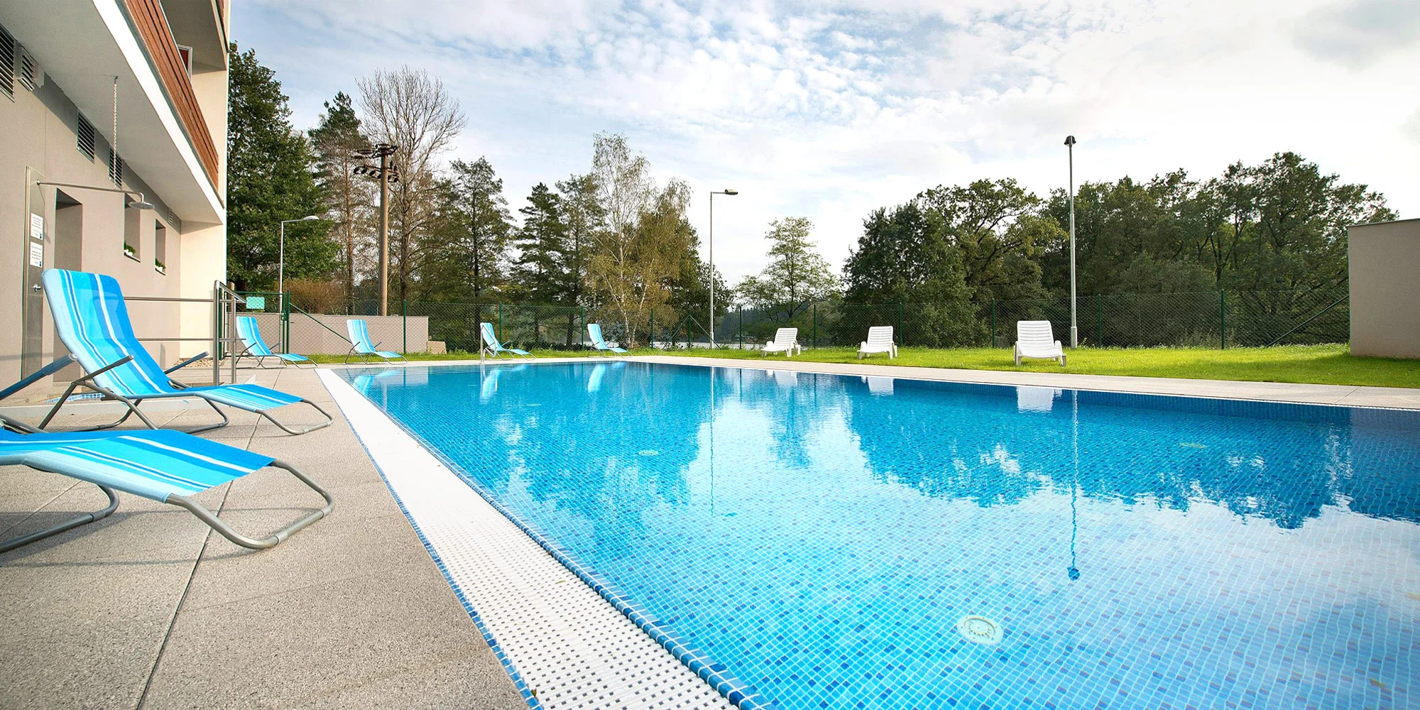 Dovolená v Železných horách: vila nebo chatka, venkovní bazén a wellness, varianty se snídaní