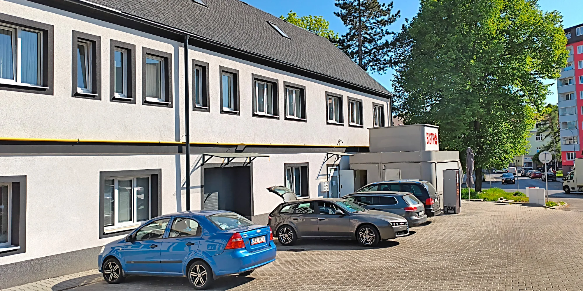 Apartmány se 2 nebo 3 ložnicemi v klidné části Karlových Varů