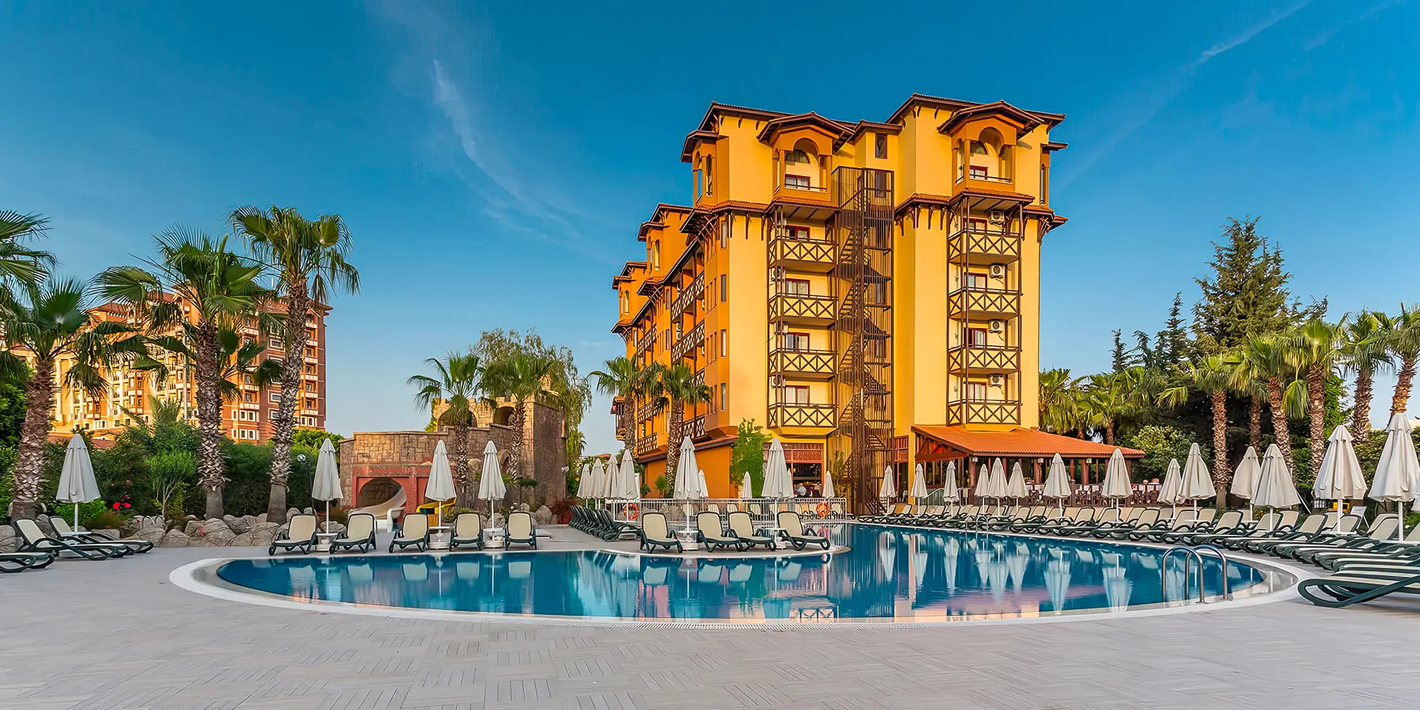 Turecko letecky: 4* hotel s all inclusive, 200 m od pláže