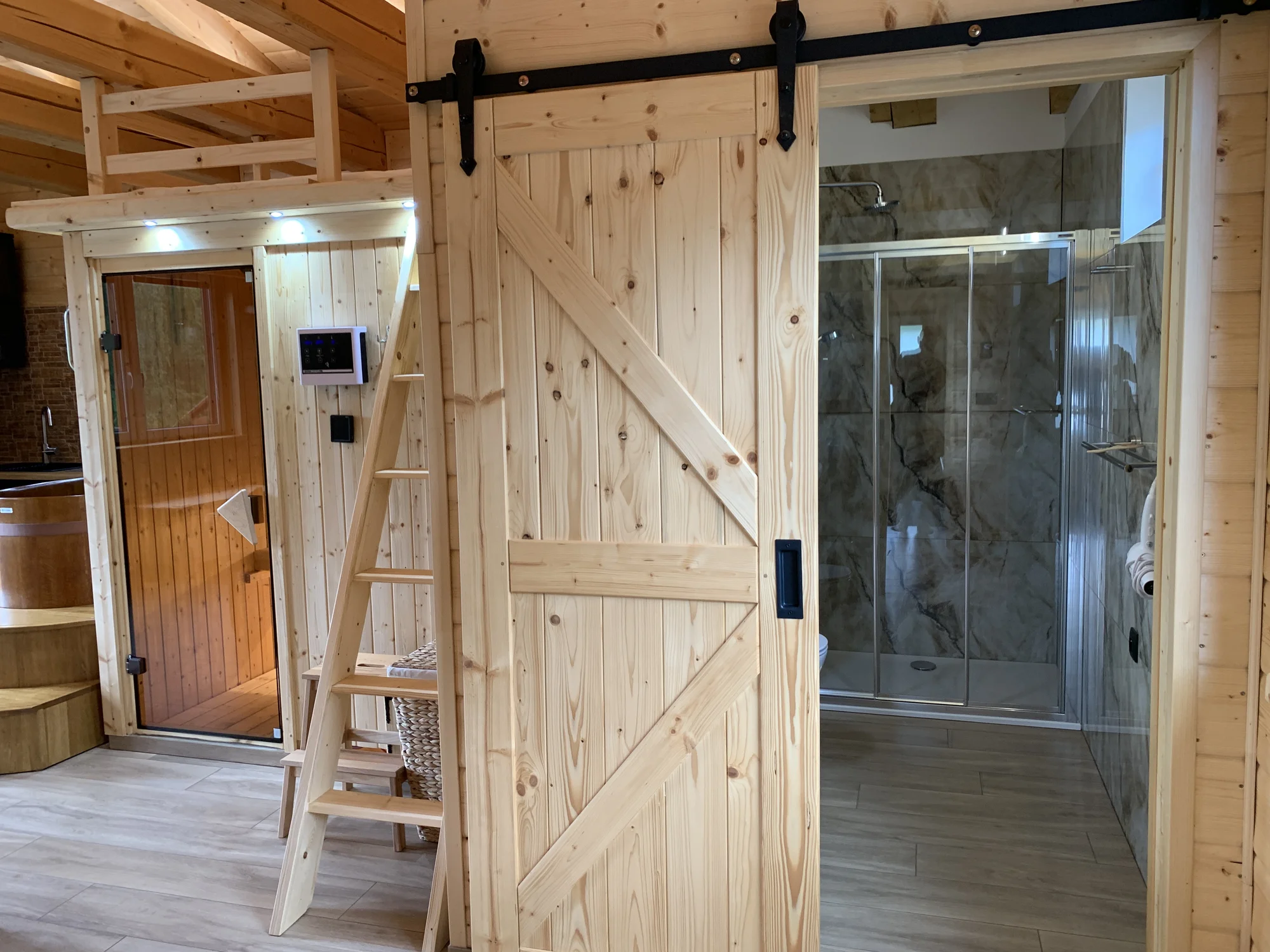 Nový apartmán v Jizerkách: wellness, pivní pípa, terasa i kuchyňka