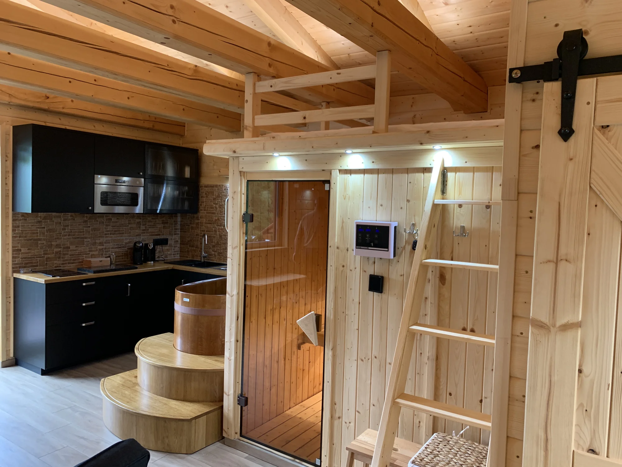 Nový apartmán v Jizerkách: wellness, pivní pípa, terasa i kuchyňka