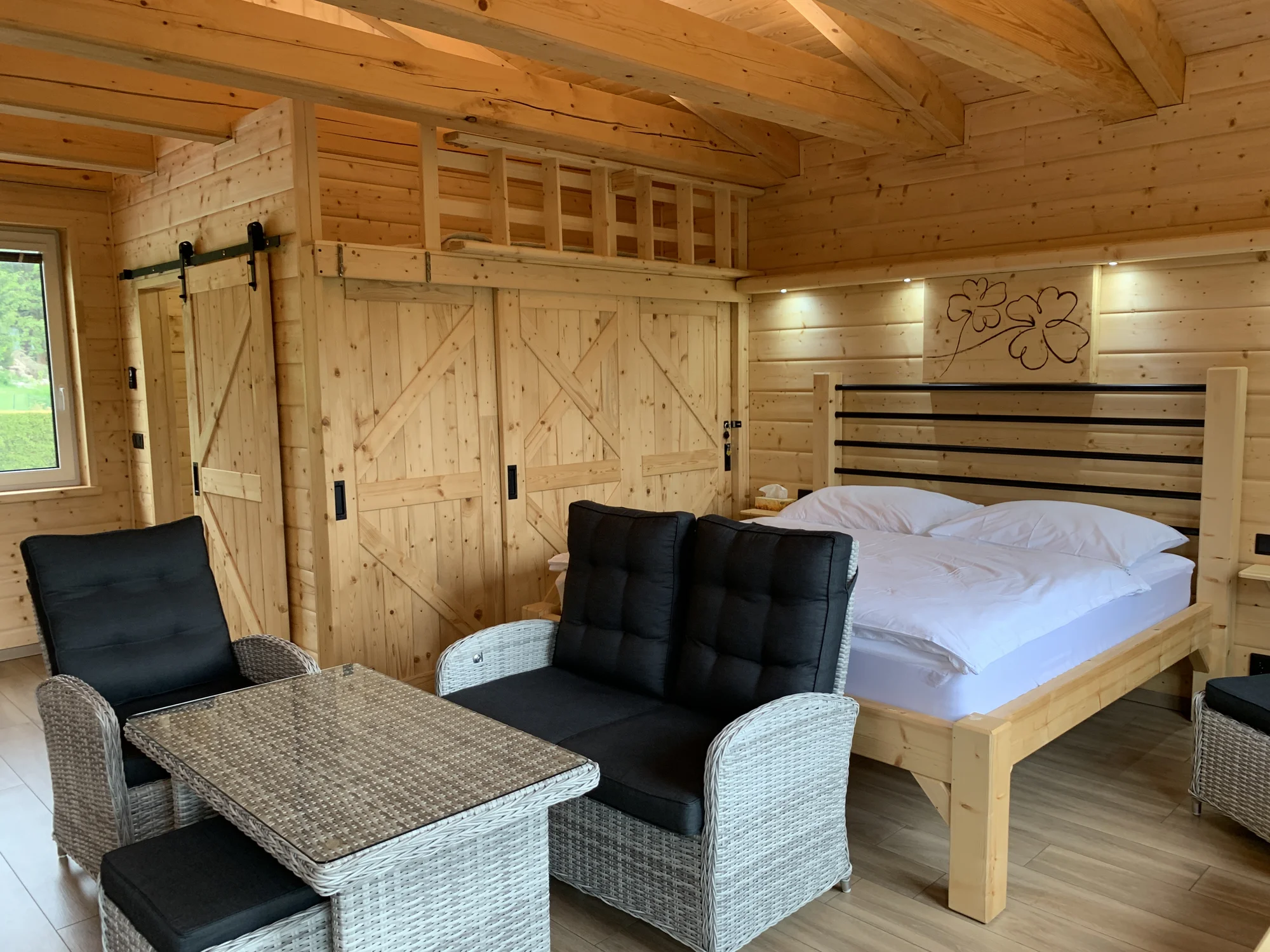 Nový apartmán v Jizerkách: wellness, pivní pípa, terasa i kuchyňka