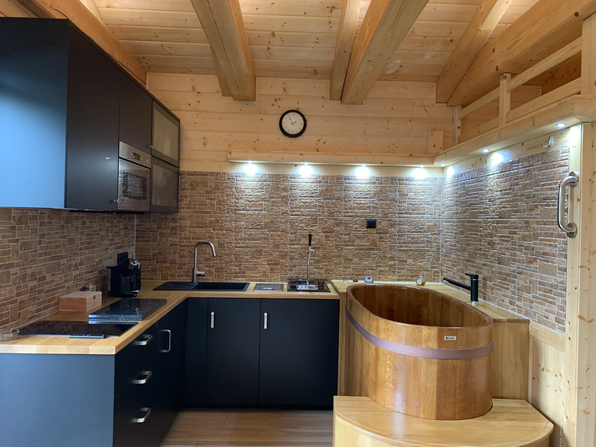 Nový apartmán v Jizerkách: wellness, pivní pípa, terasa i kuchyňka